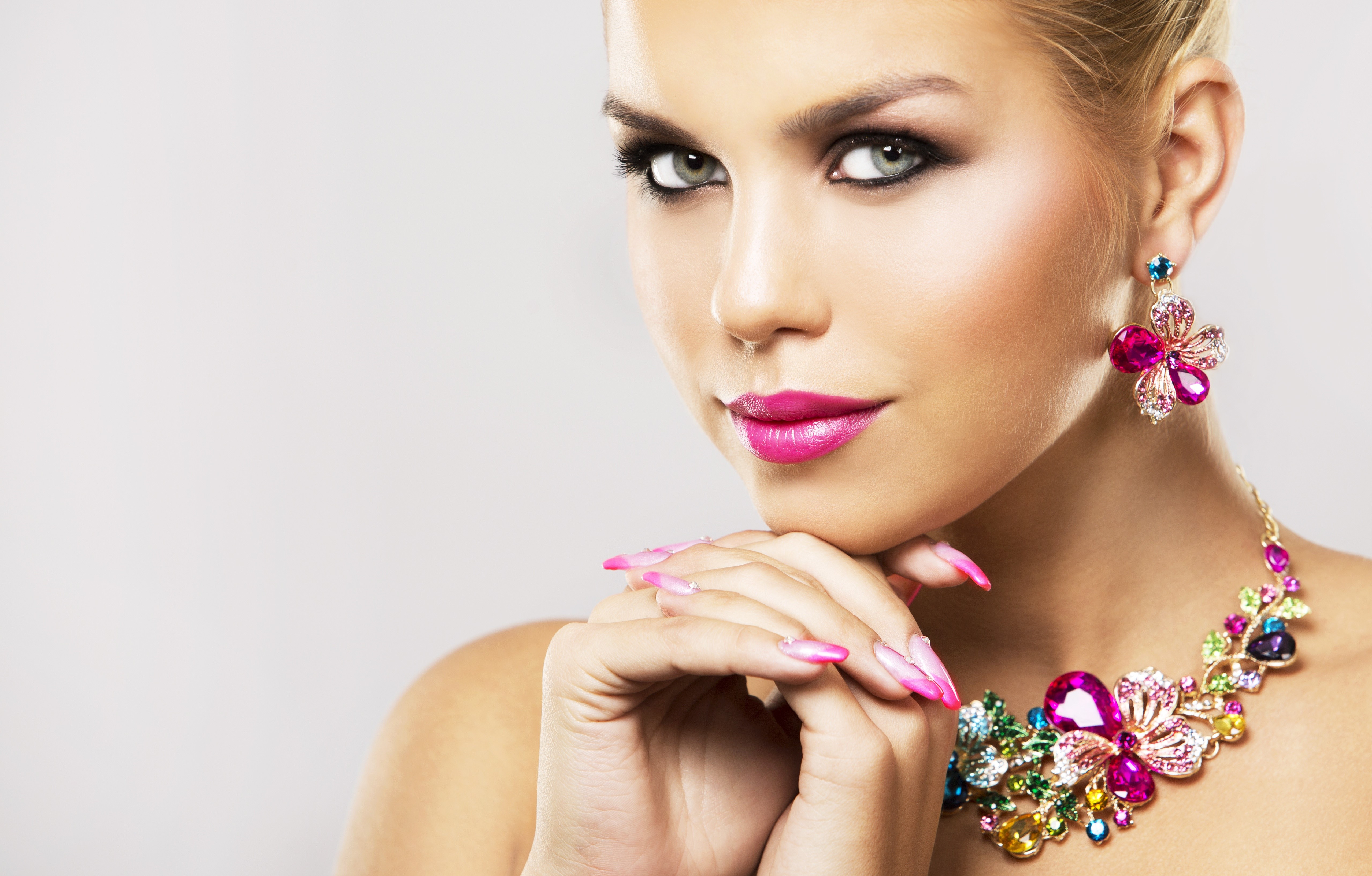 Woman with pink lipstick and colorful jewelry HD Wallpaper