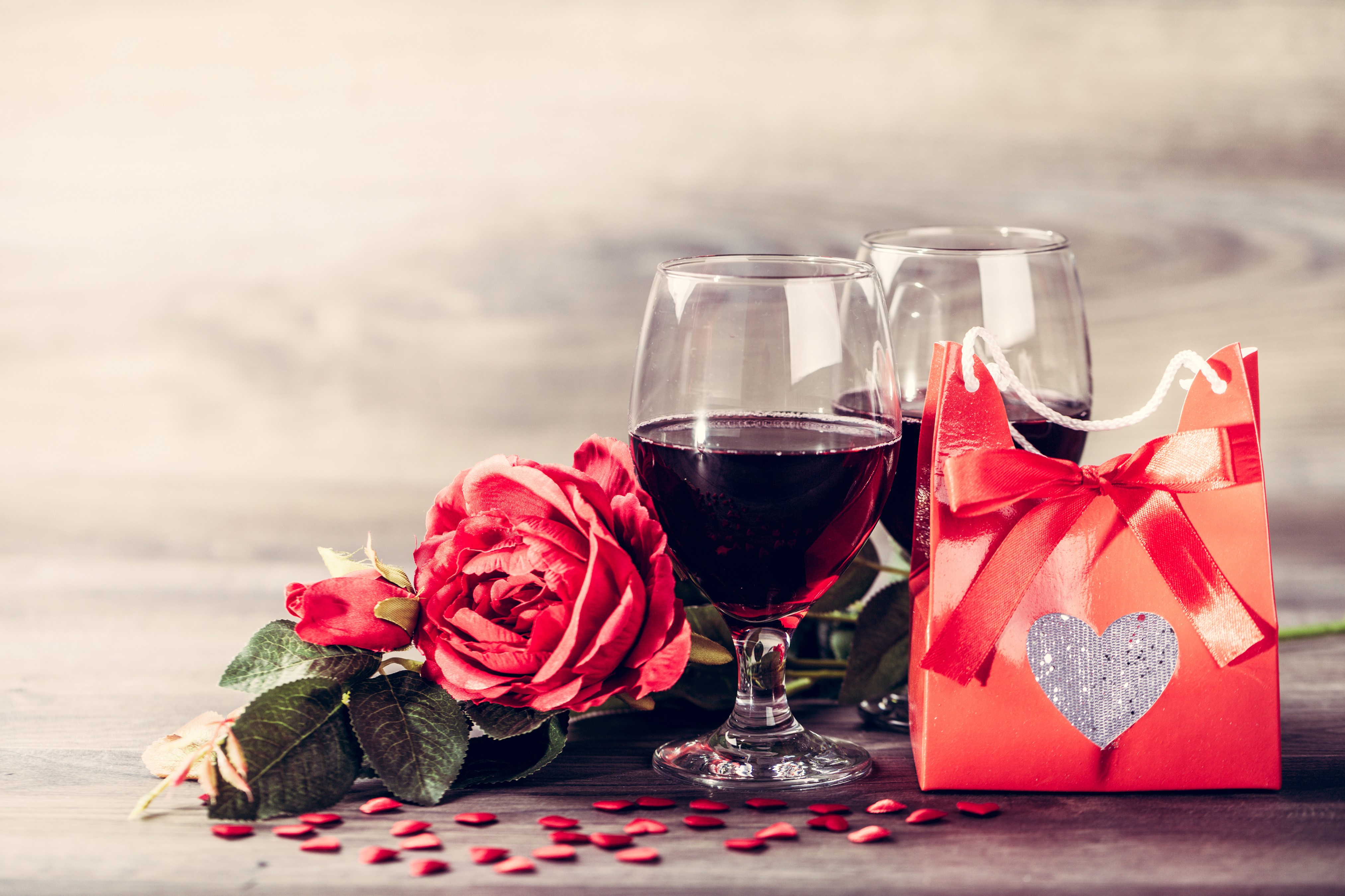 Valentine's Day Wine, Roses, and Gift HD Wallpaper
