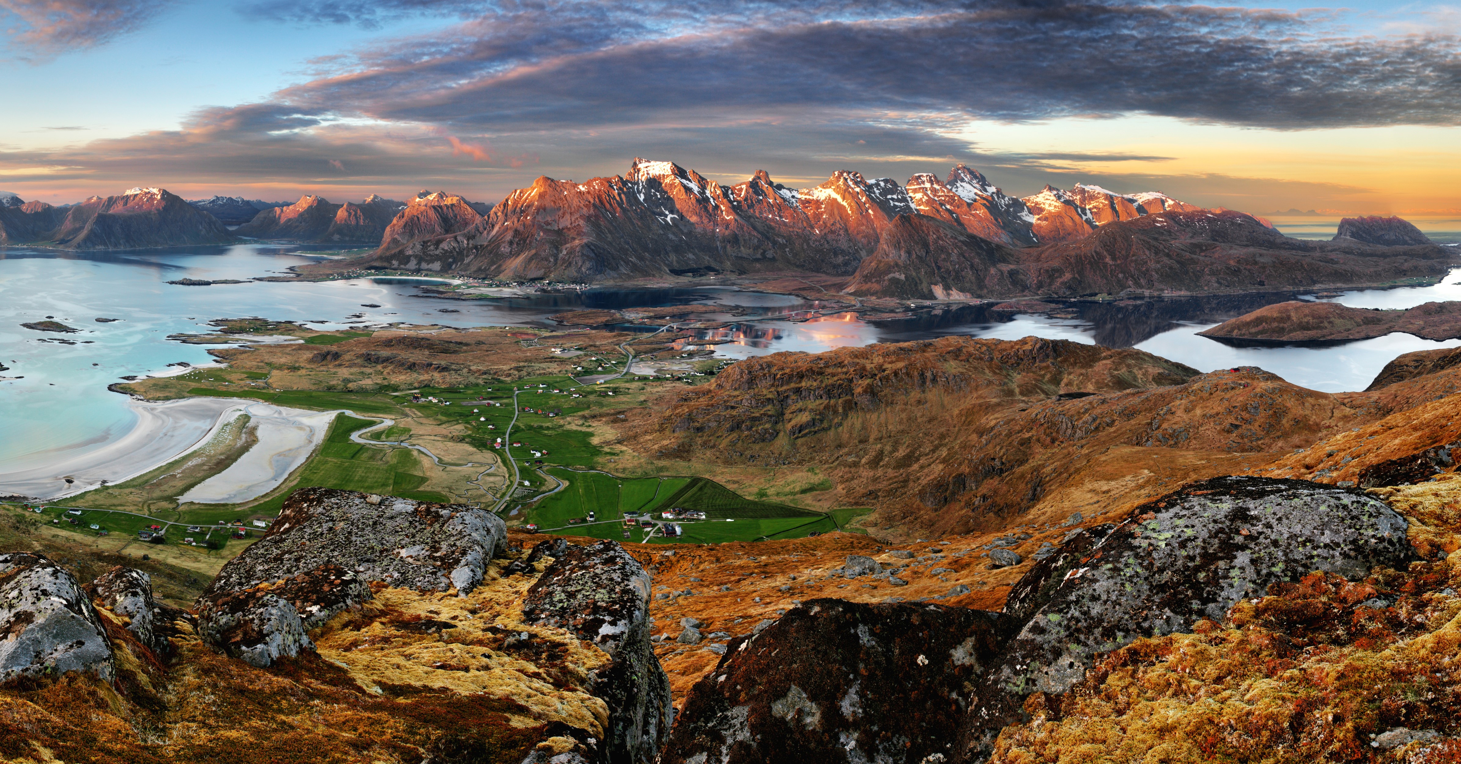 4K Norway Lofoten Mountains and Bay Scenery HD Wallpaper