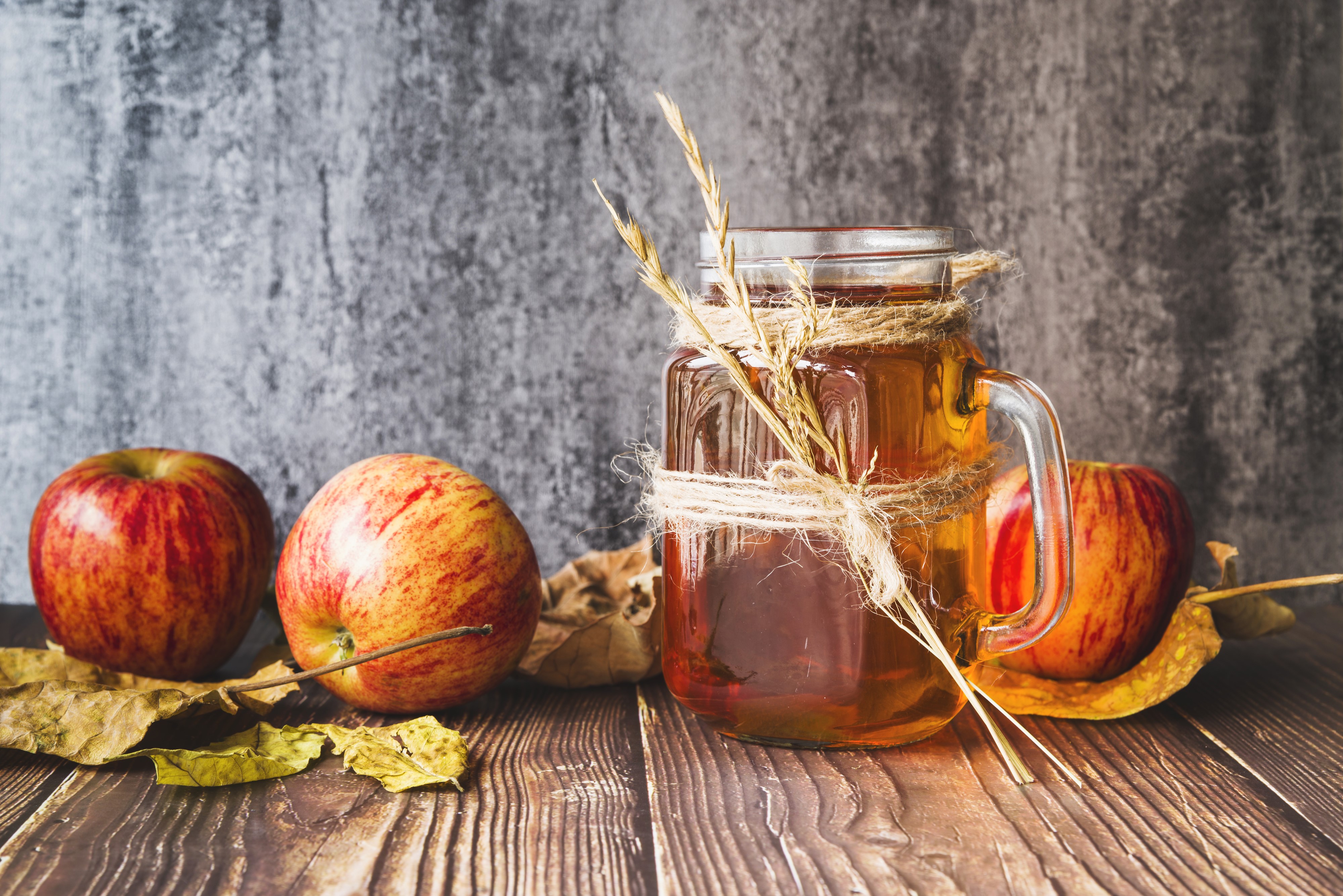Apples and Apple Juice in a Jar HD Wallpaper
