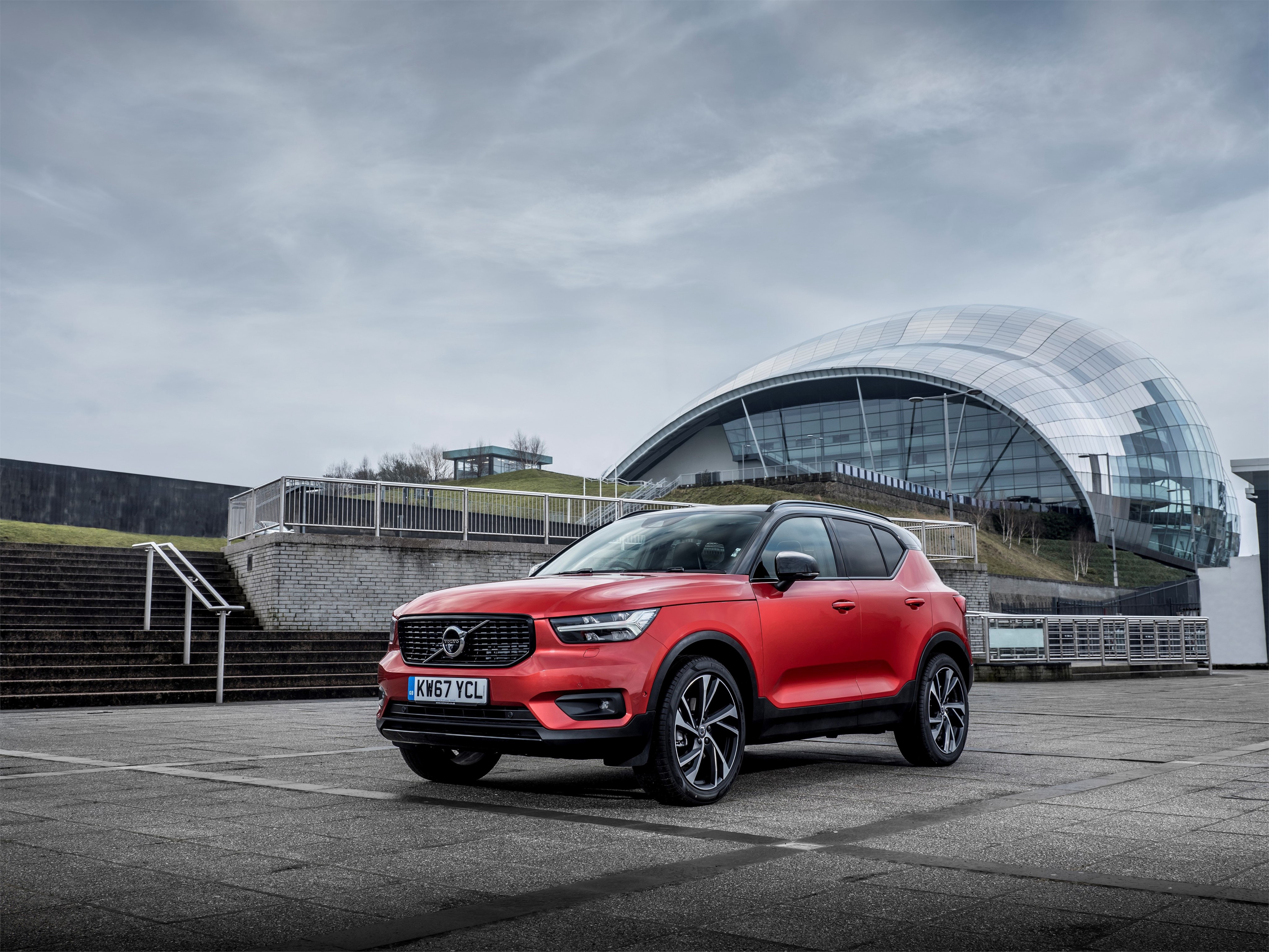 2017 Volvo XC40 D4 R-Design in Red HD Wallpaper