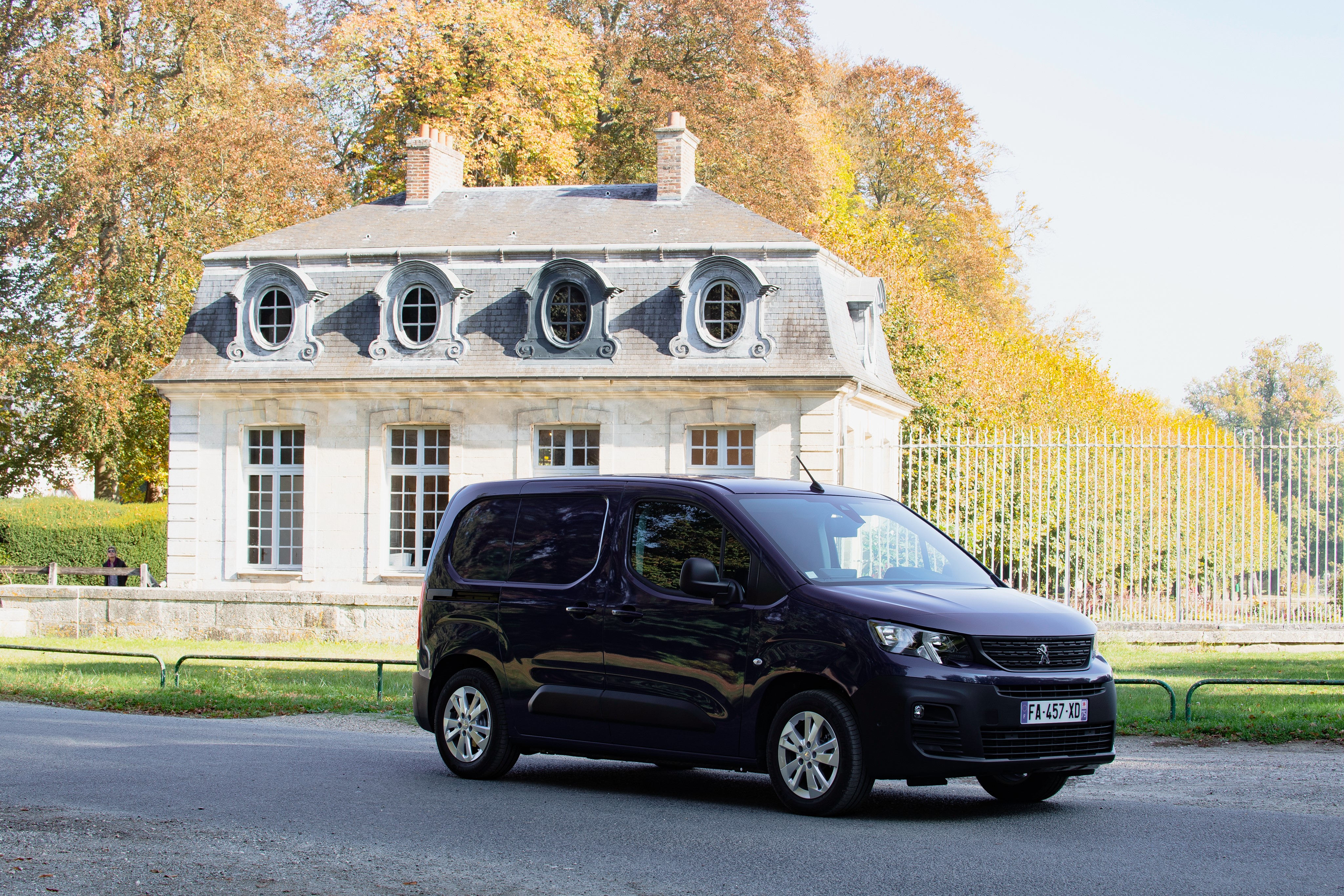 Peugeot Partner in Violet Metallic HD Wallpaper
