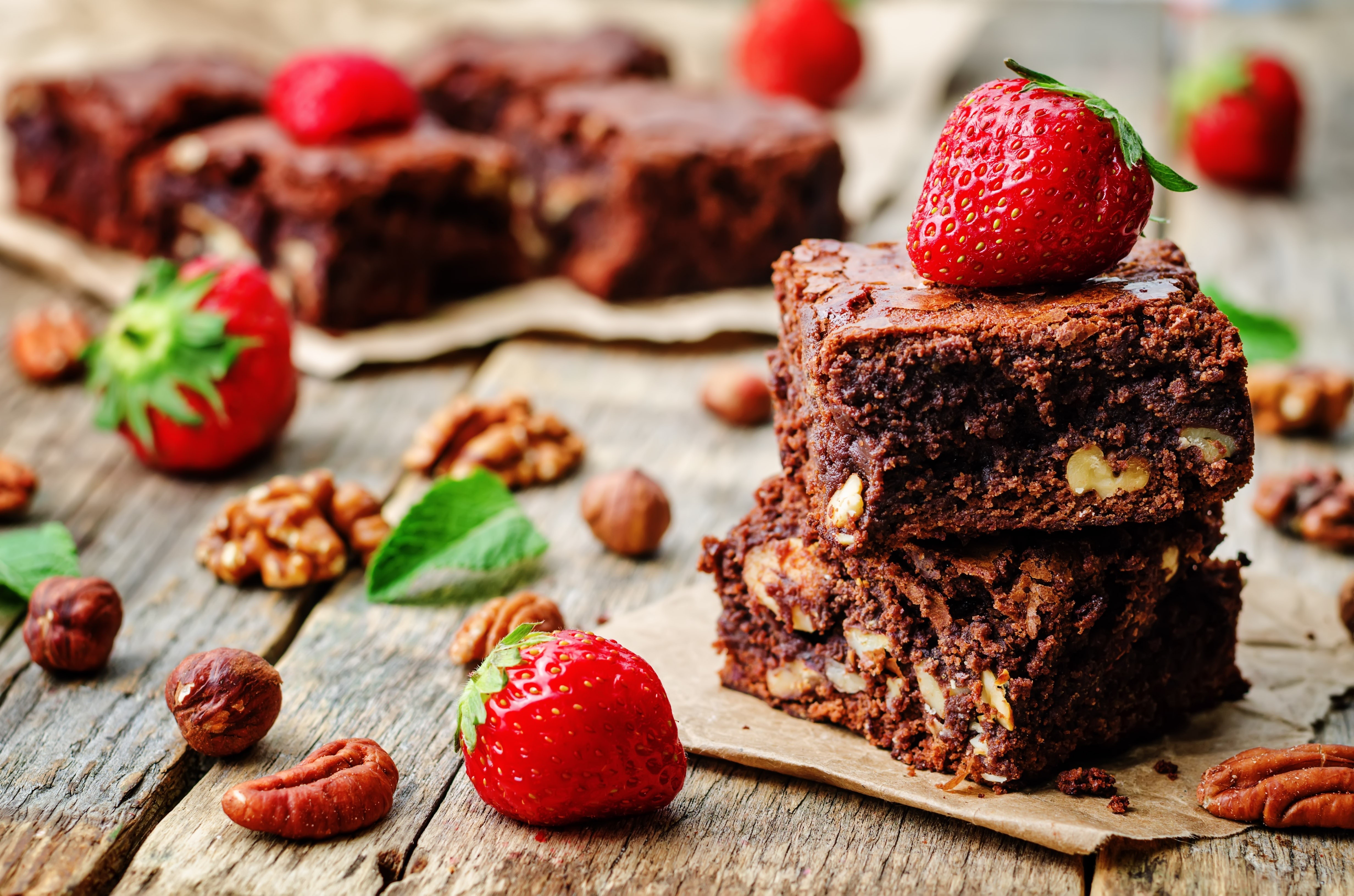 Chocolate brownies with strawberries and nuts HD Wallpaper