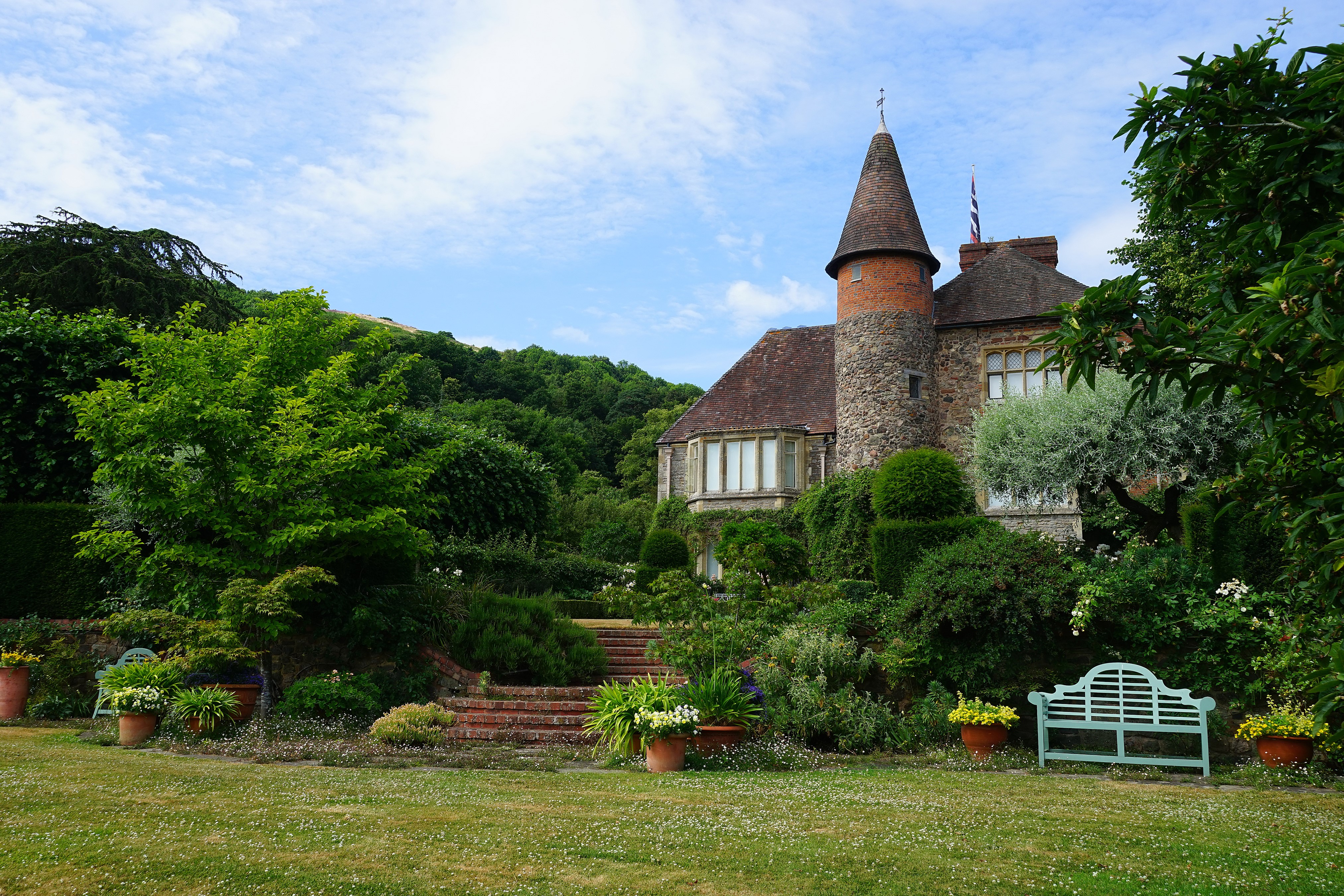 Mansion and gardens in Little Malvern, England HD Wallpaper