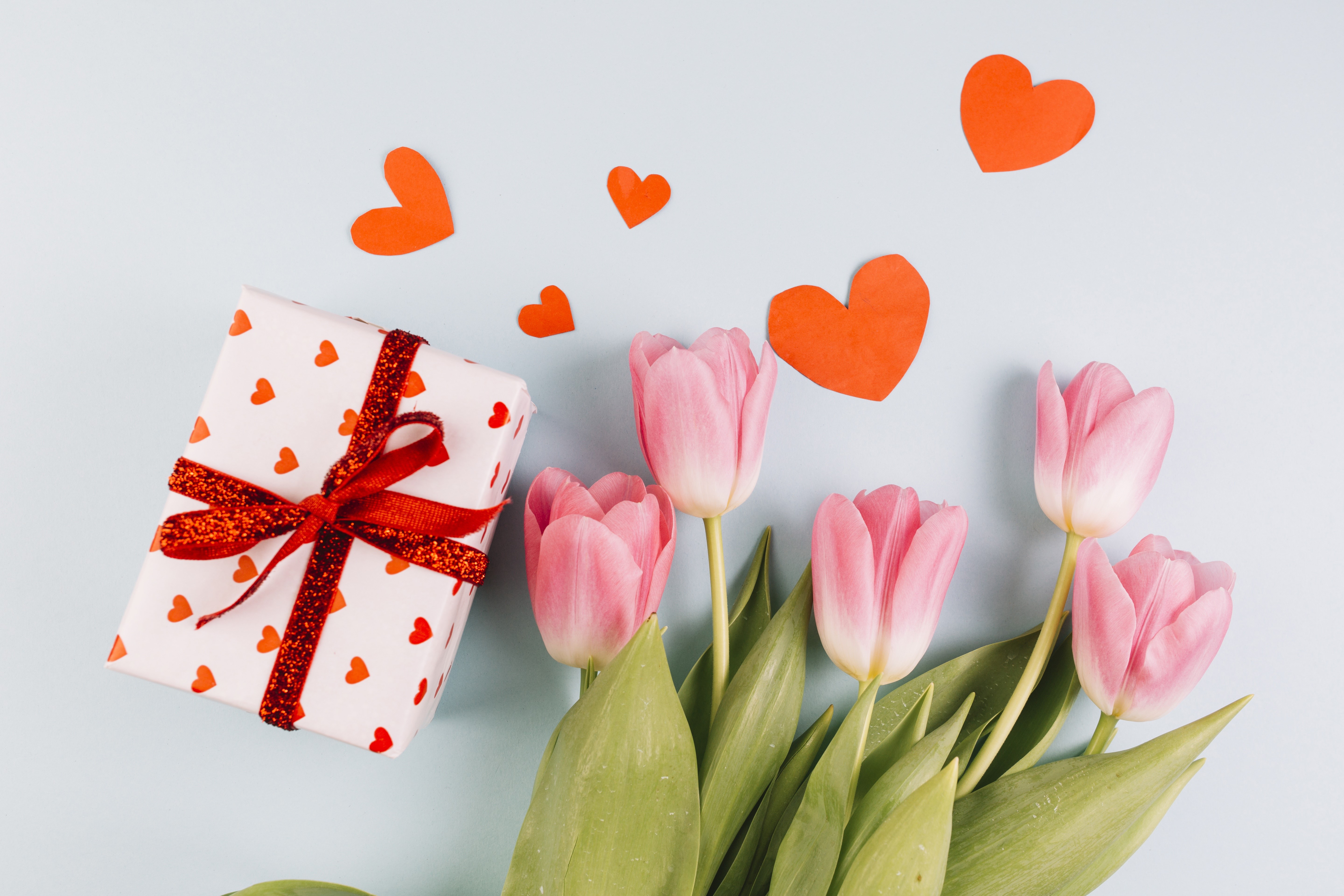 Valentine's Day Gift with Pink Tulips and Hearts HD Wallpaper