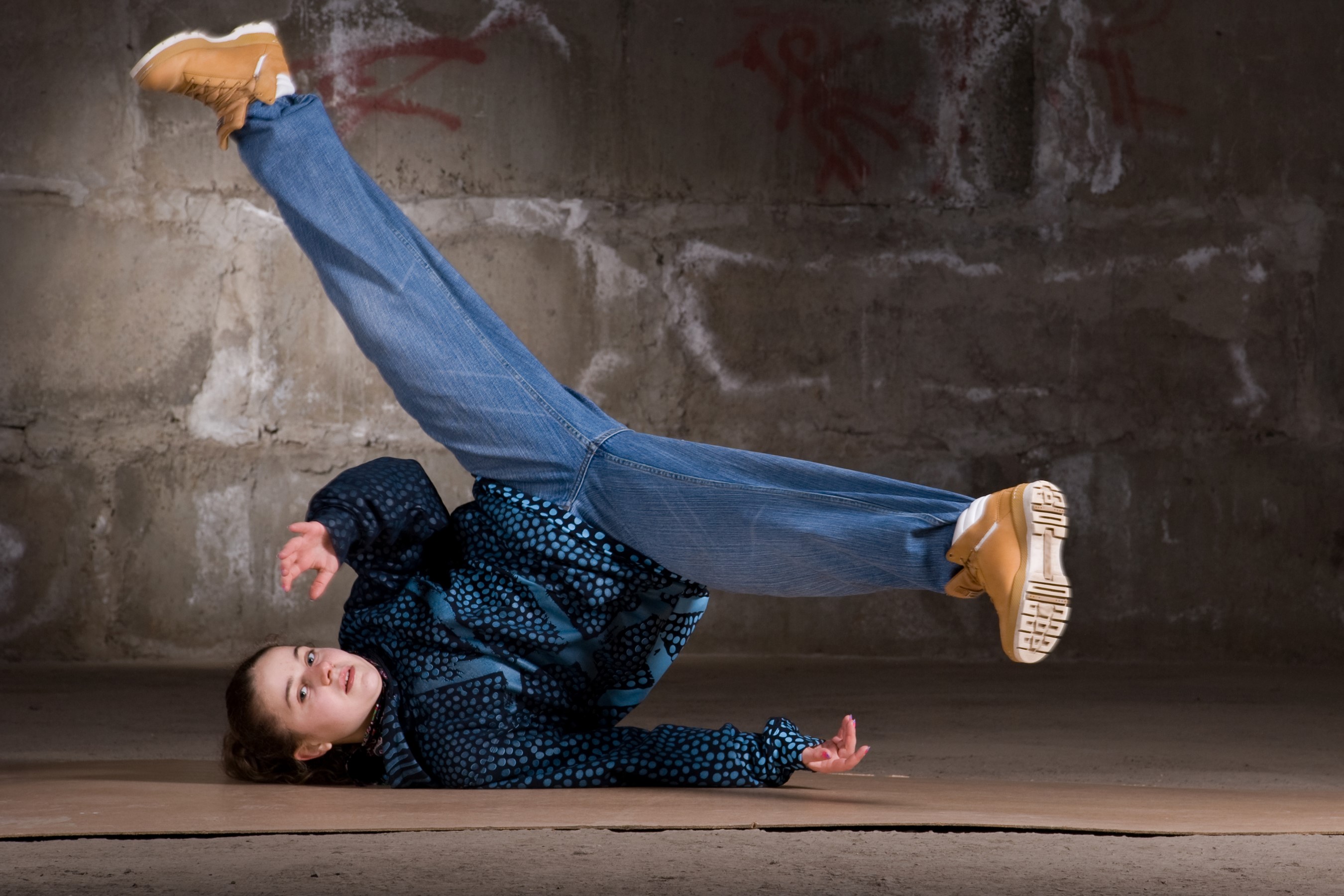 Girl breakdancing on the floor HD Wallpaper