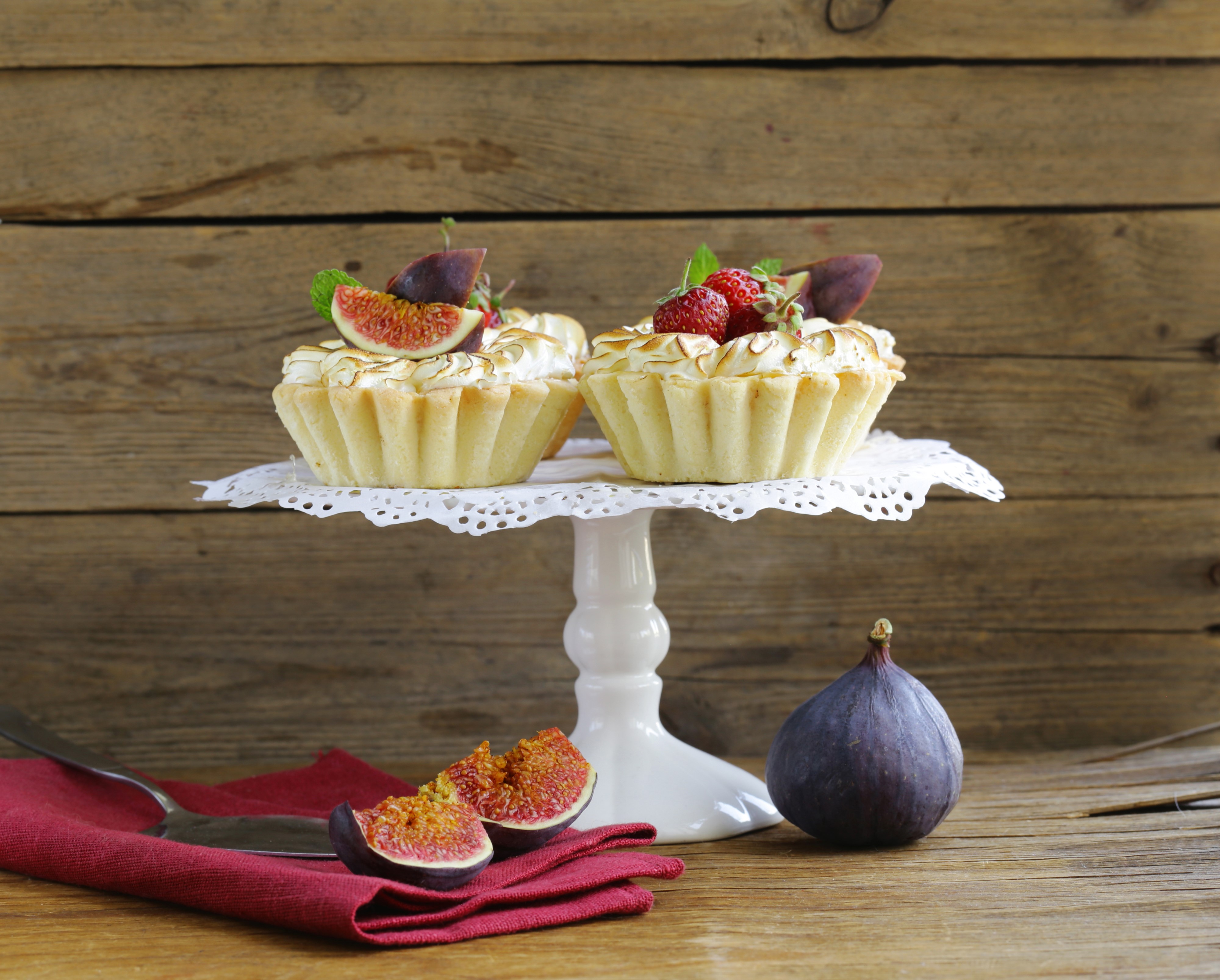Two fig and strawberry tarts on a cake stand HD Wallpaper