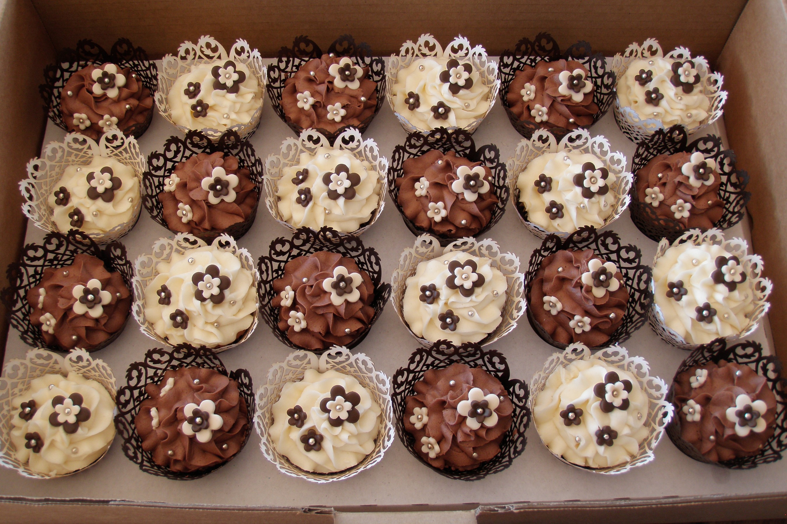 Box of Chocolate and Vanilla Cupcakes with Flower Decorations HD Wallpaper
