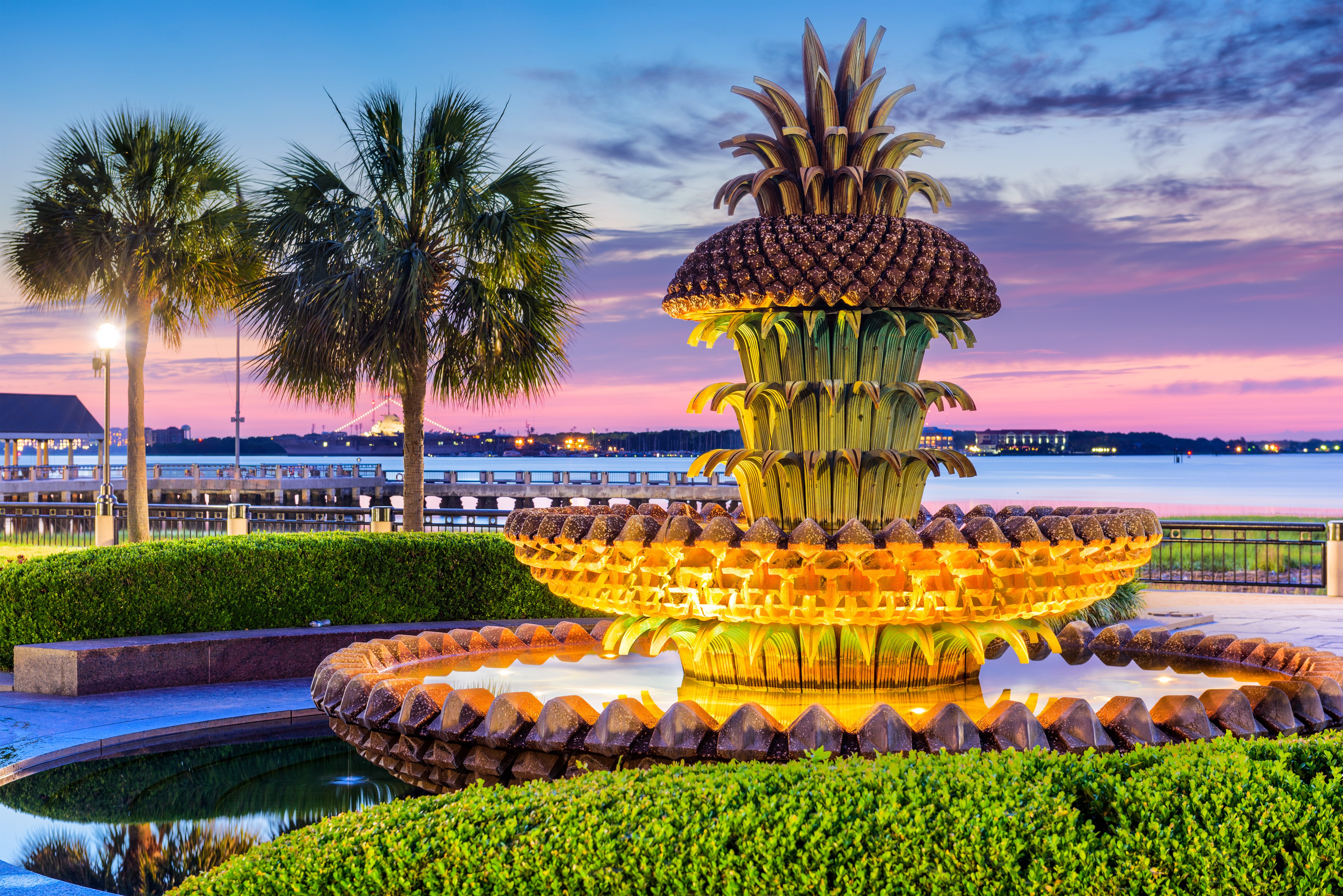 Charleston Pineapple Fountain at Dusk, USA HD Wallpaper