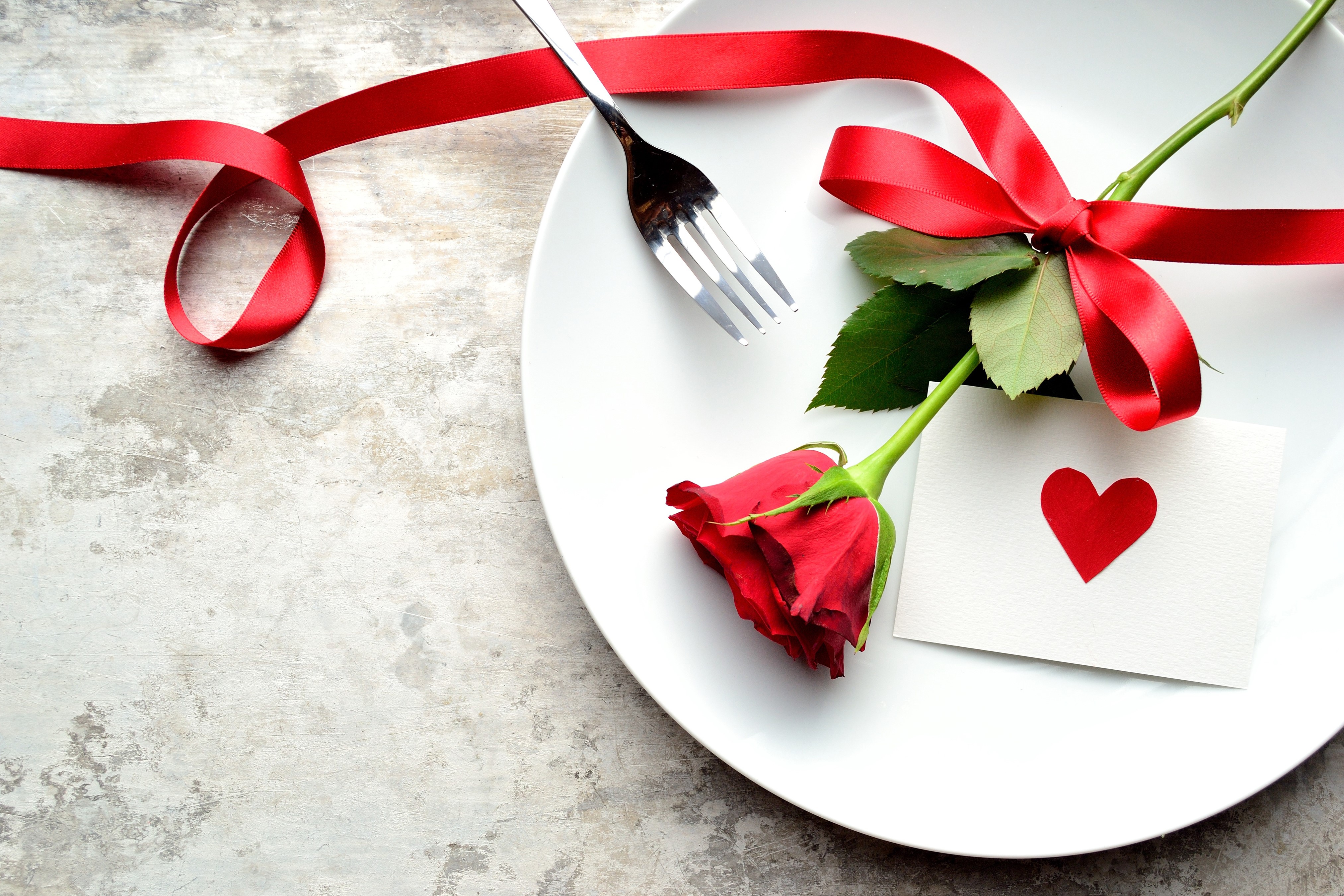 Valentine's Day Dinner Setting with Rose and Heart Card HD Wallpaper