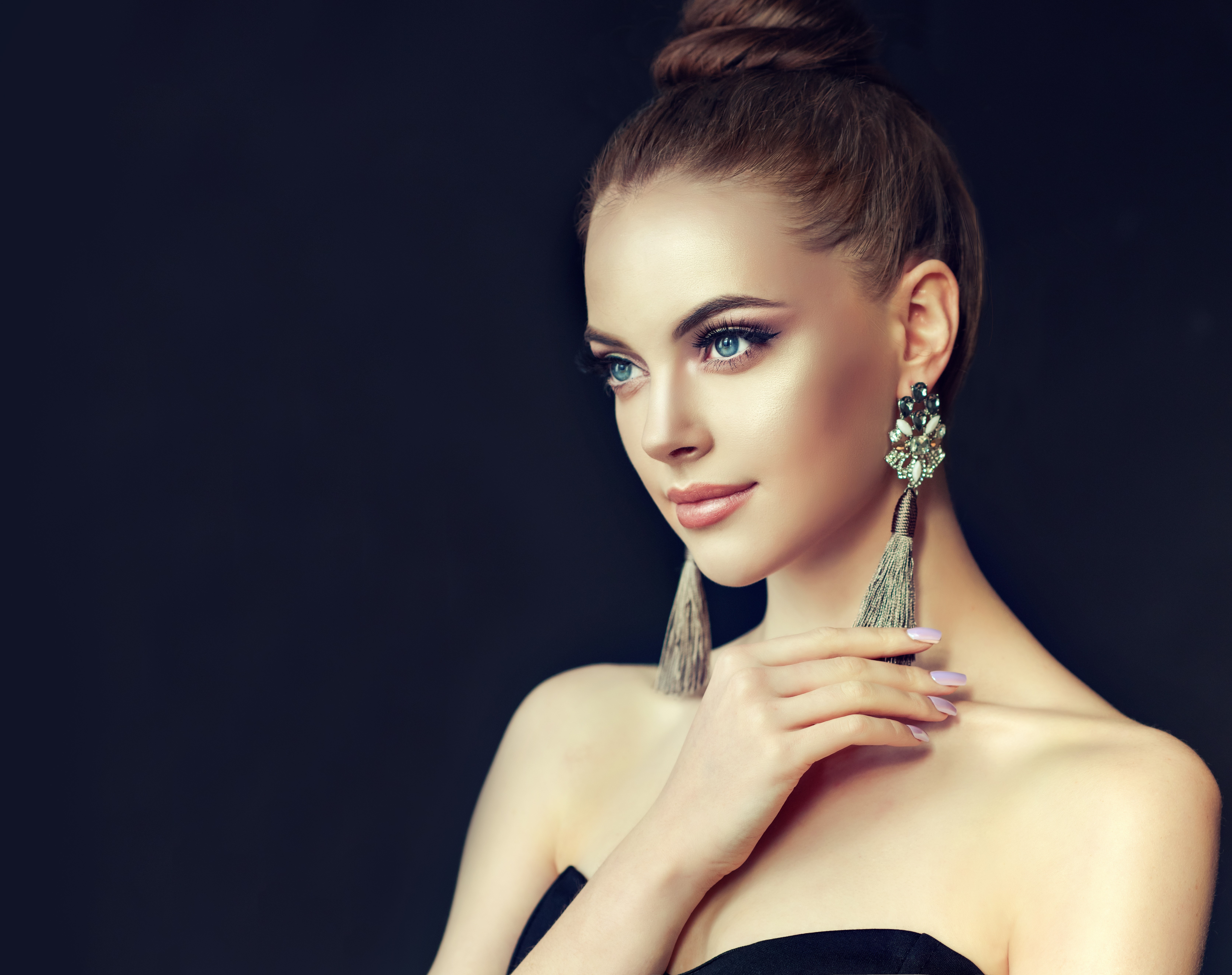 Woman with brown hair and large earrings HD Wallpaper