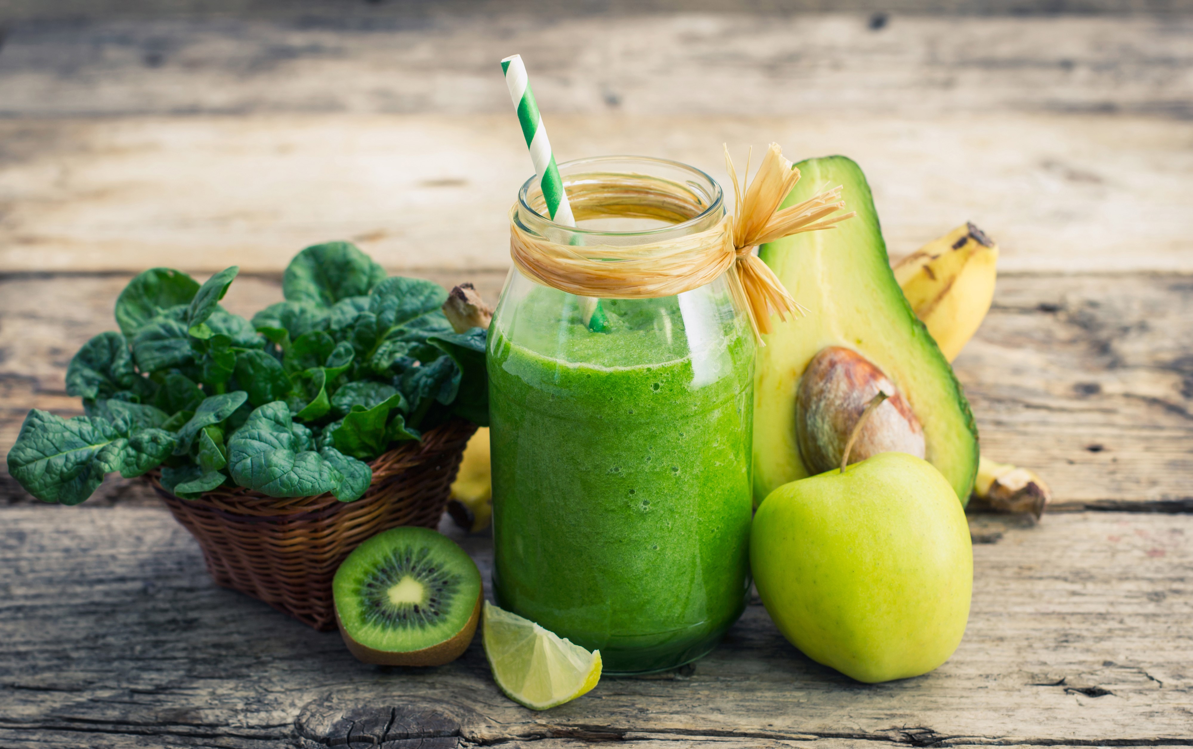 Green Smoothie with Fruits and Spinach HD Wallpaper