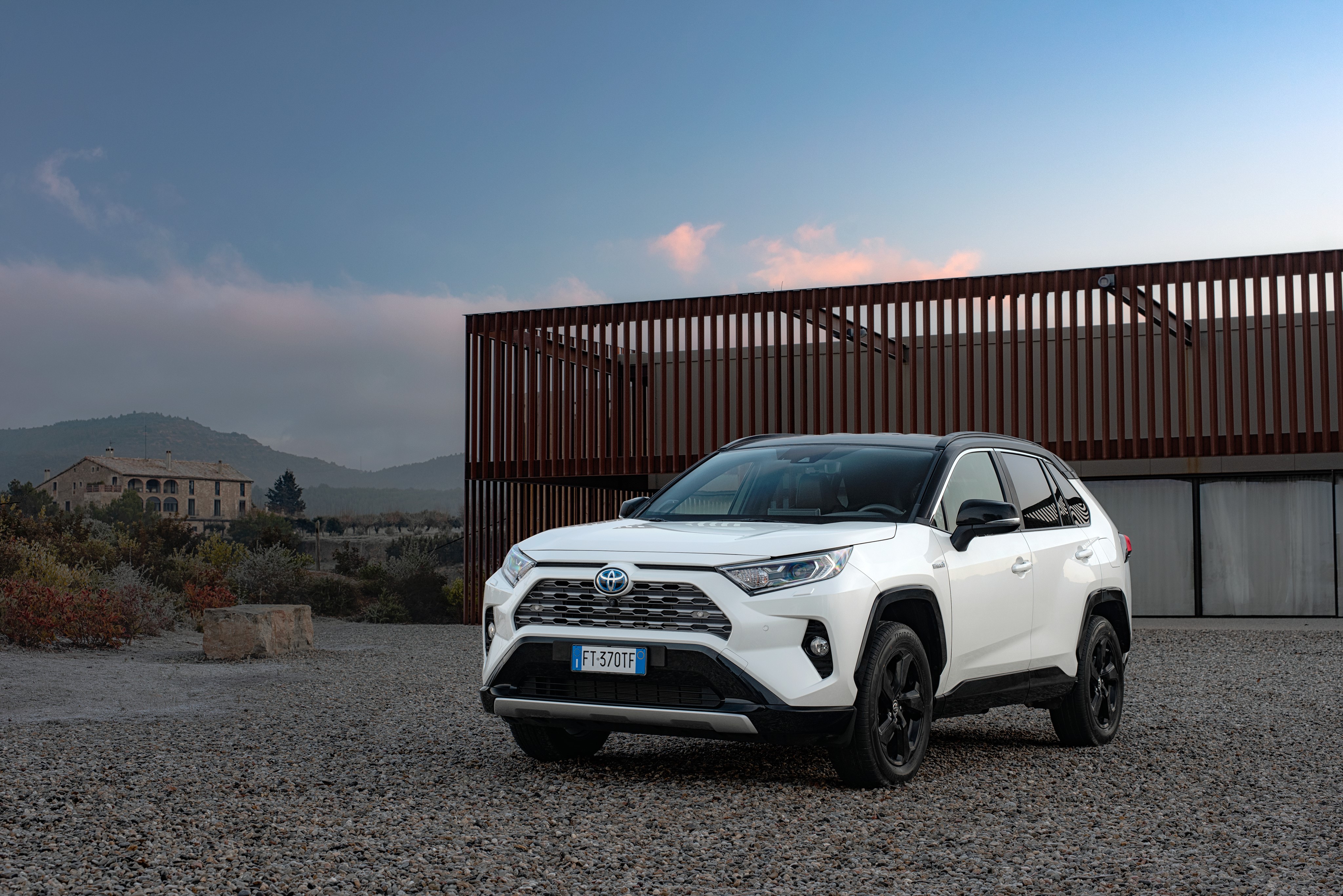 2019 Toyota RAV4 Hybrid Style SUV HD Wallpaper