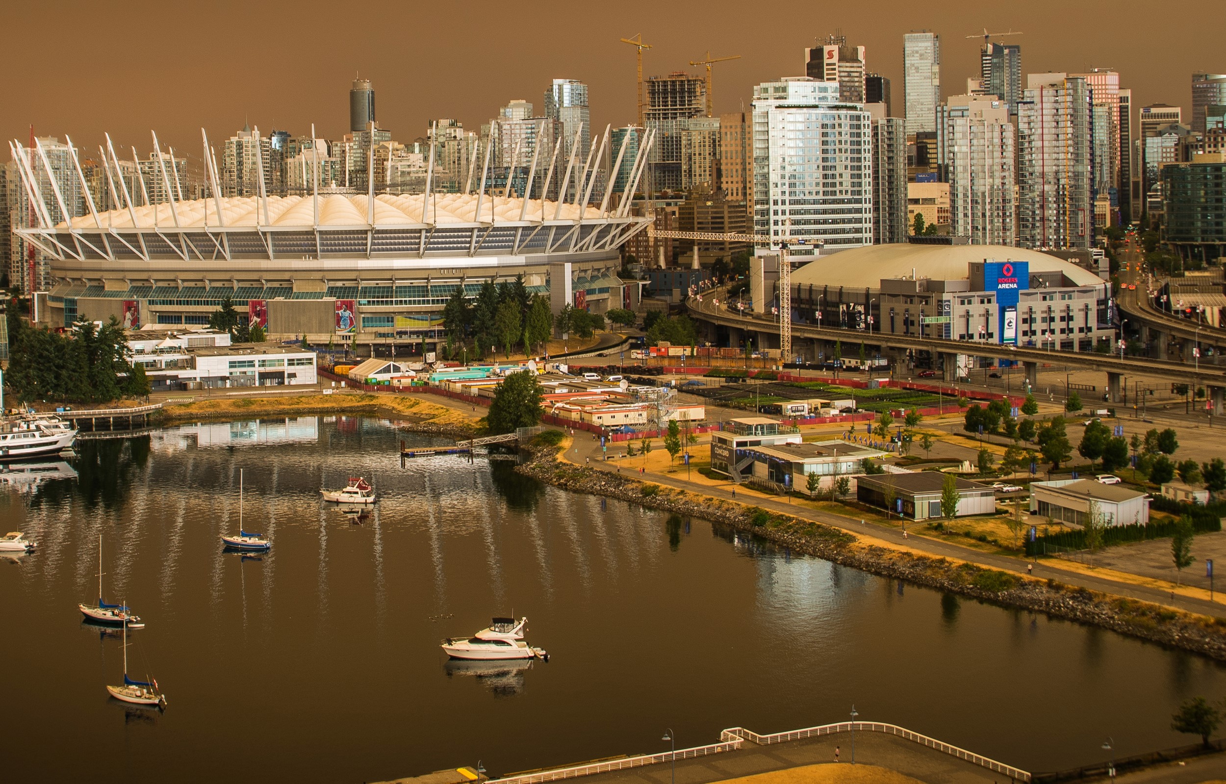 Vancouver cityscape with BC Place Stadium and False Creek HD Wallpaper