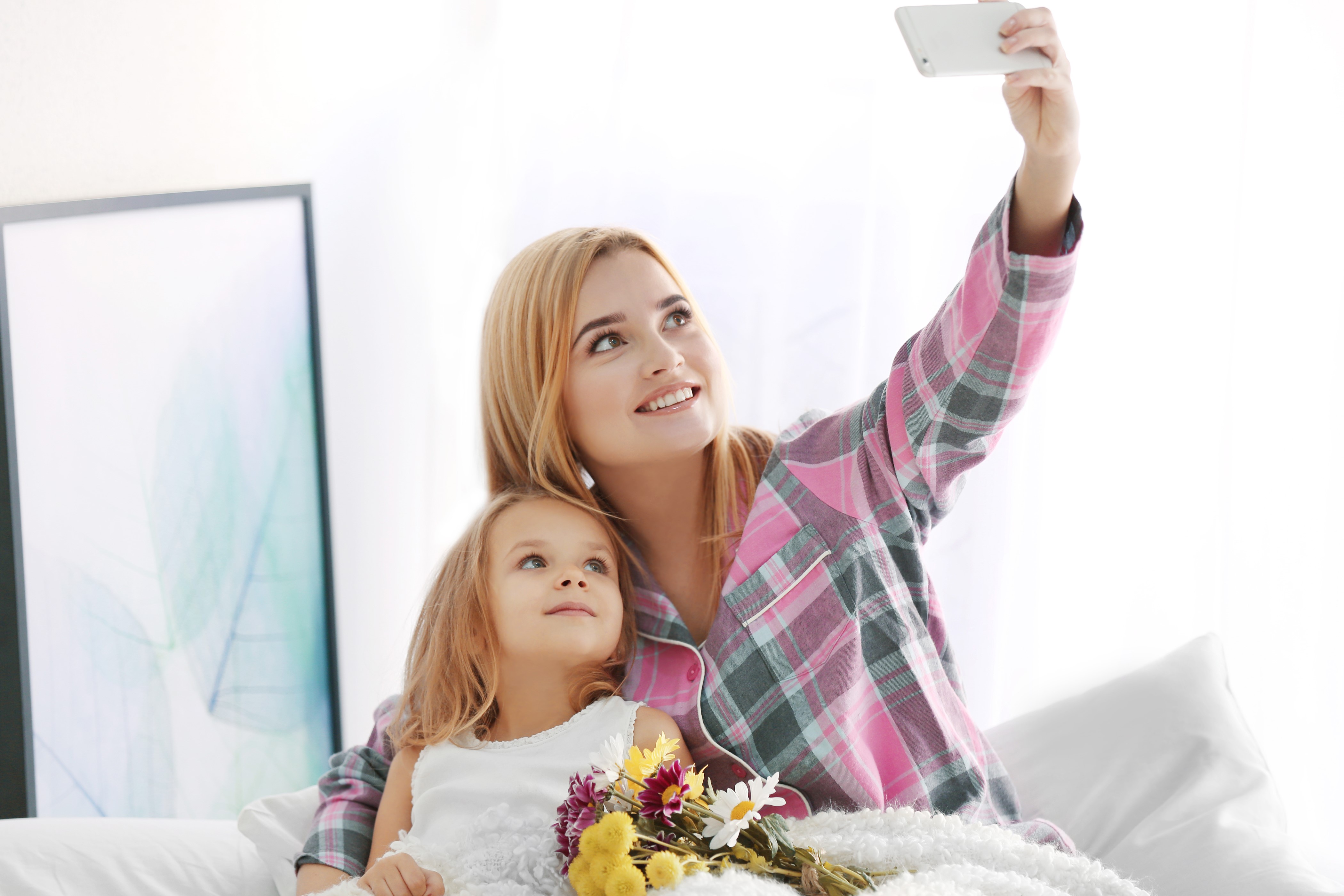Mother and daughter taking a selfie with flowers HD Wallpaper