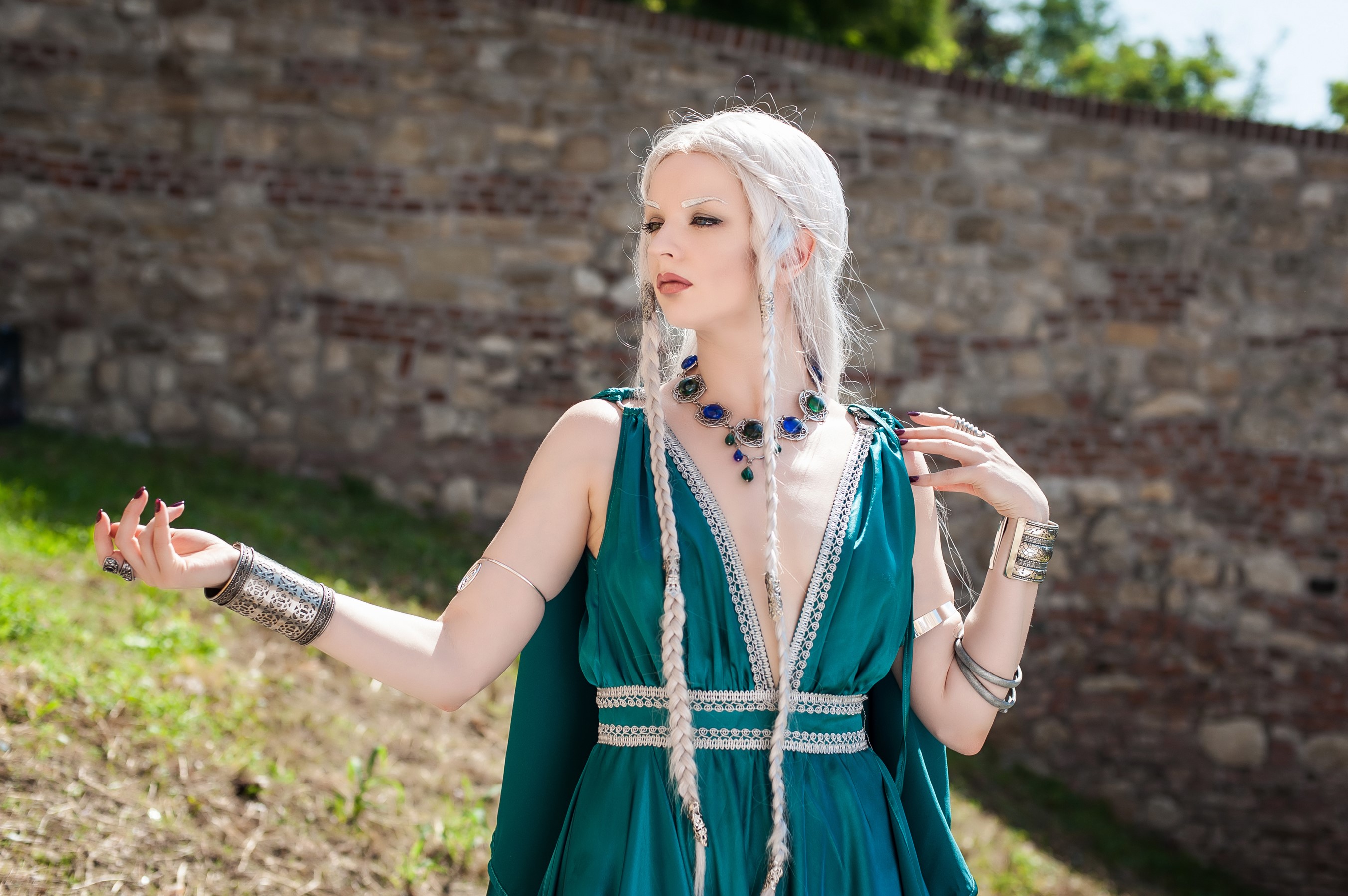 Woman with white hair and elaborate jewelry HD Wallpaper