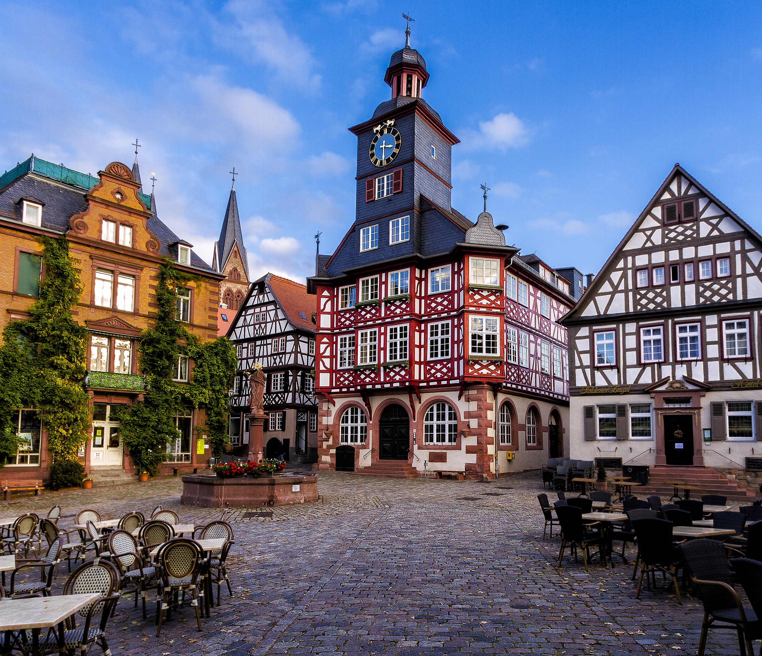 Heppenheim town square with historic buildings and outdoor cafe HD Wallpaper