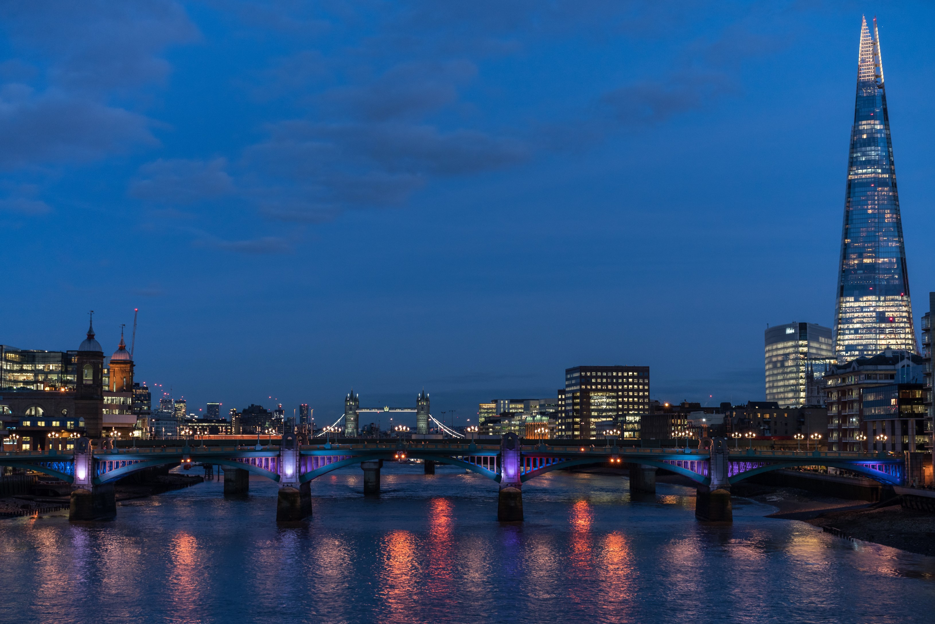 London skyline with bridges and The Shard at dusk HD Wallpaper