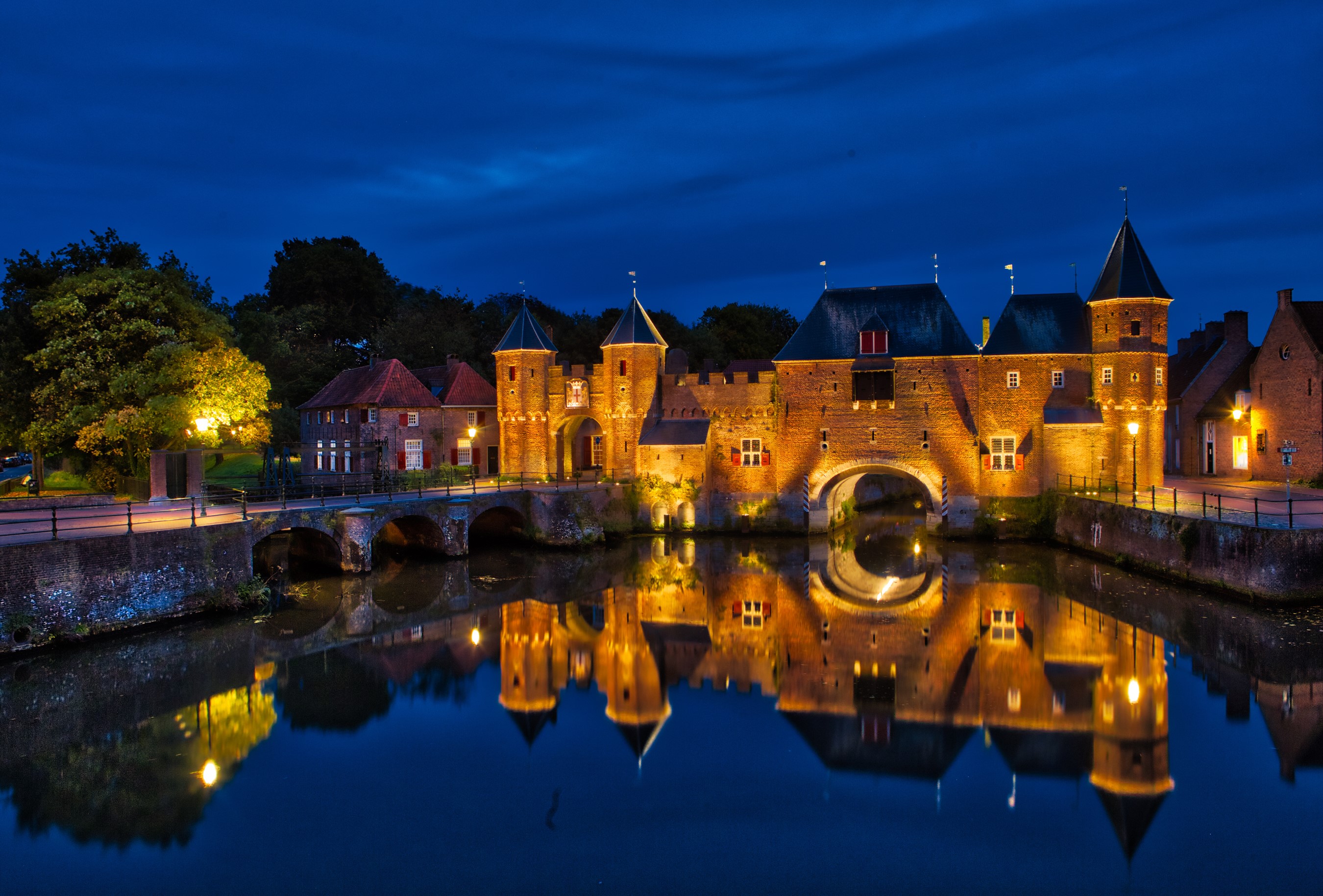Koppelpoort Amersfoort fortress with canal at night HD Wallpaper