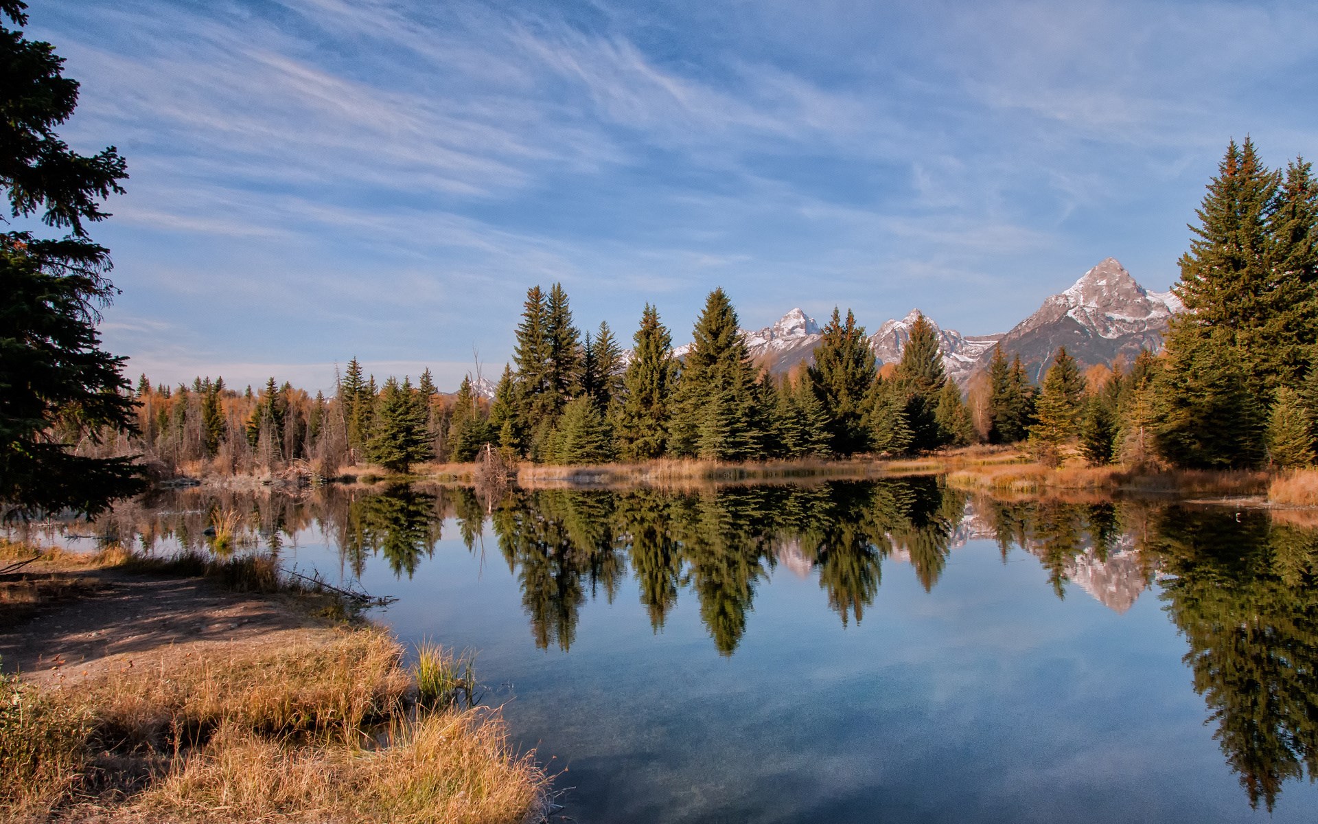 Reflection of Trees and Mountains in a Lake HD Wallpaper