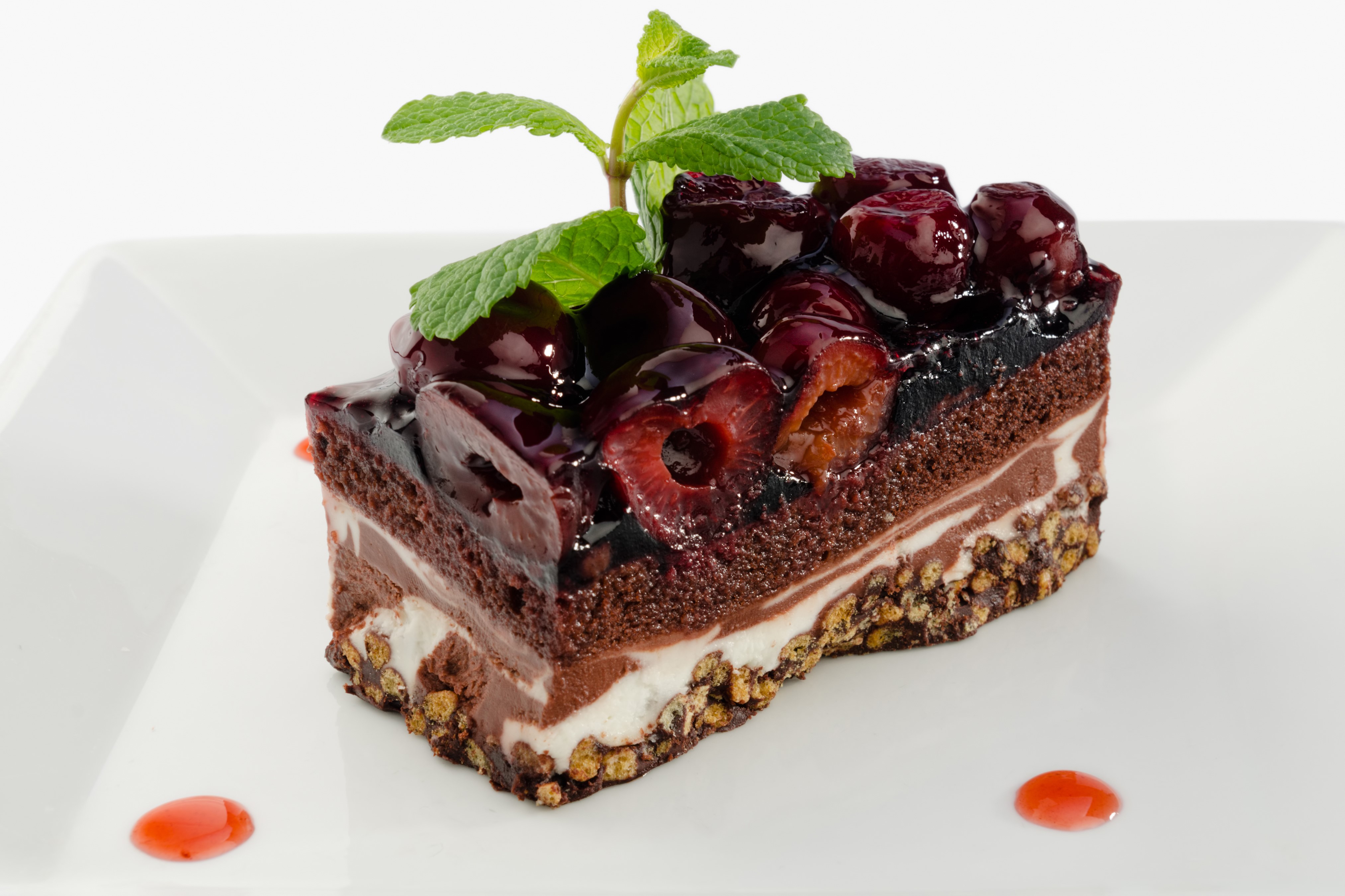 Chocolate cherry cake slice with mint HD Wallpaper