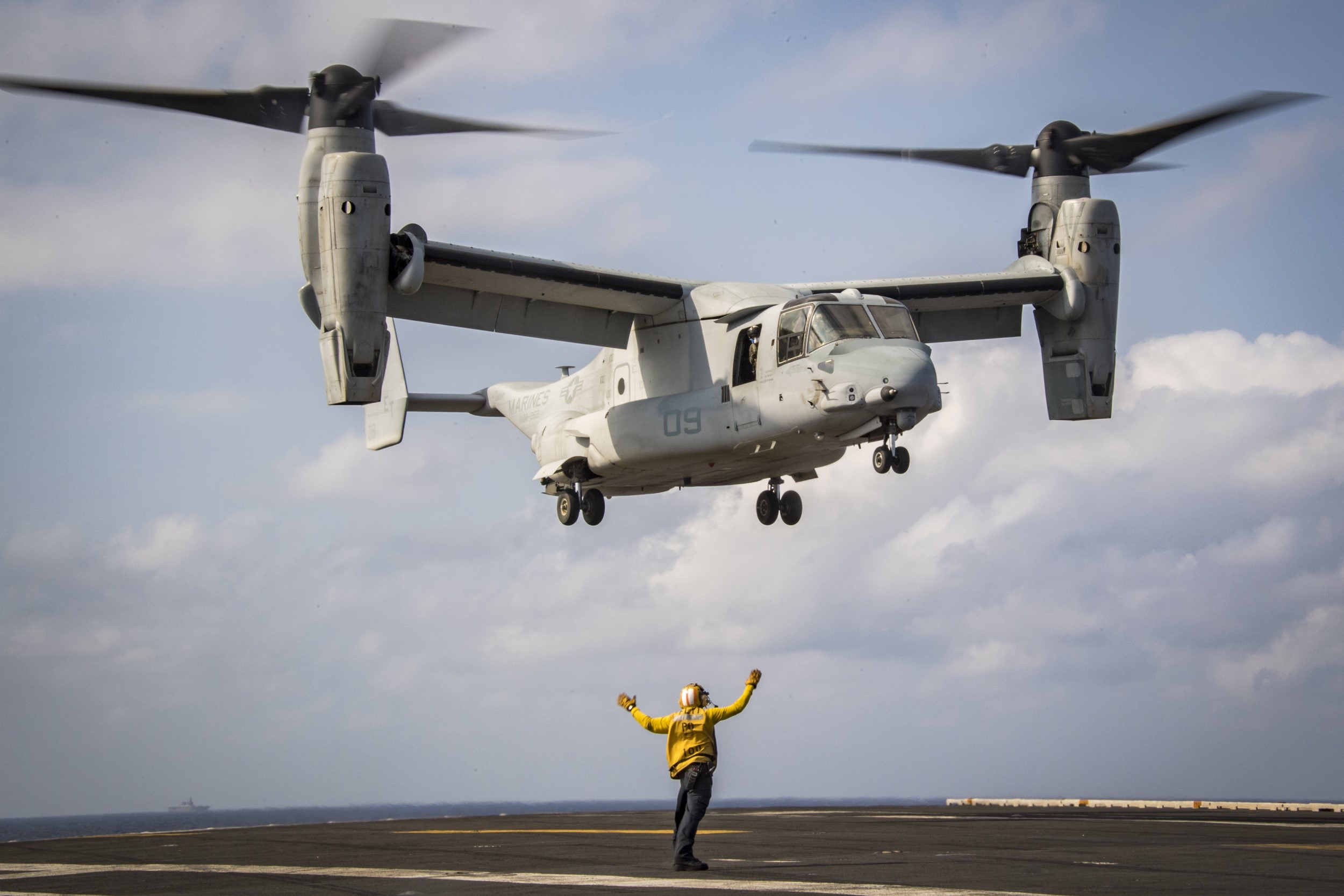 MV-22 Osprey landing on aircraft carrier HD Wallpaper