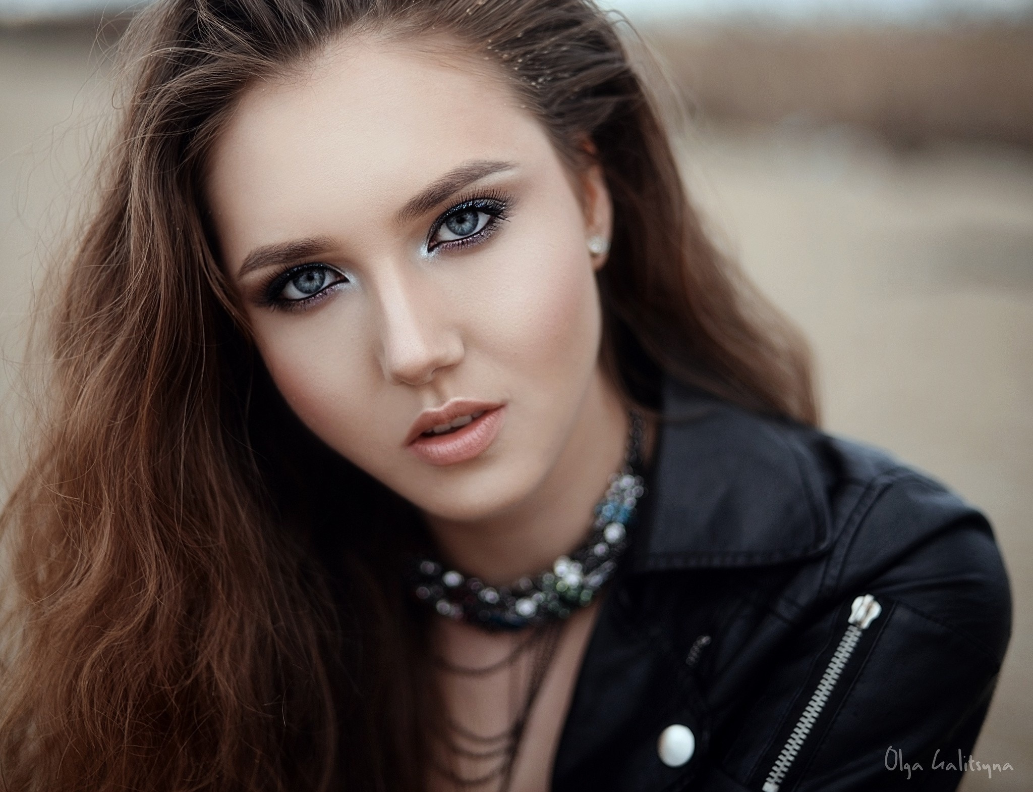 Olga Galitsyna portrait with makeup and leather jacket HD Wallpaper