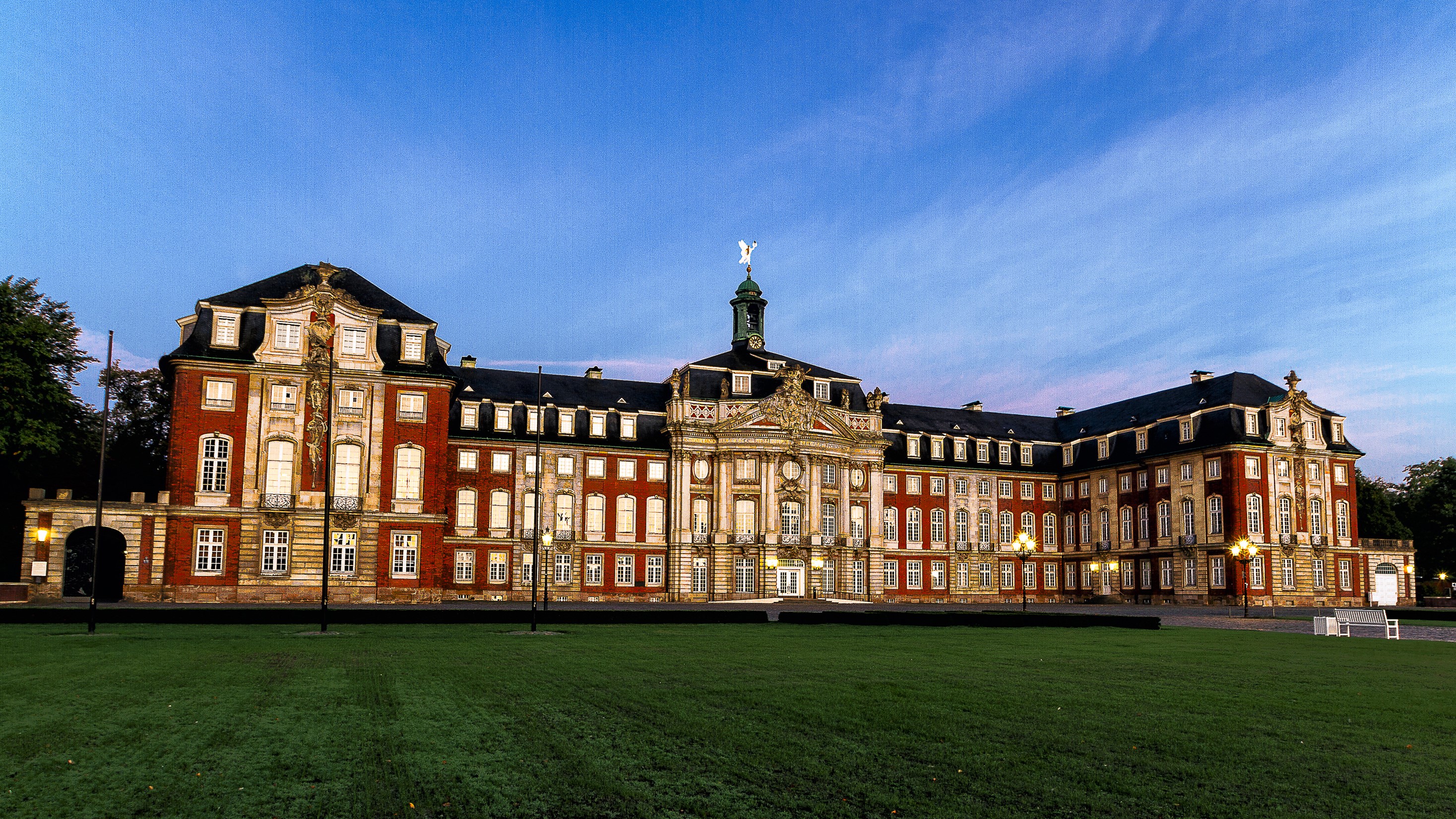 Muenster Palace in Germany at dusk HD Wallpaper