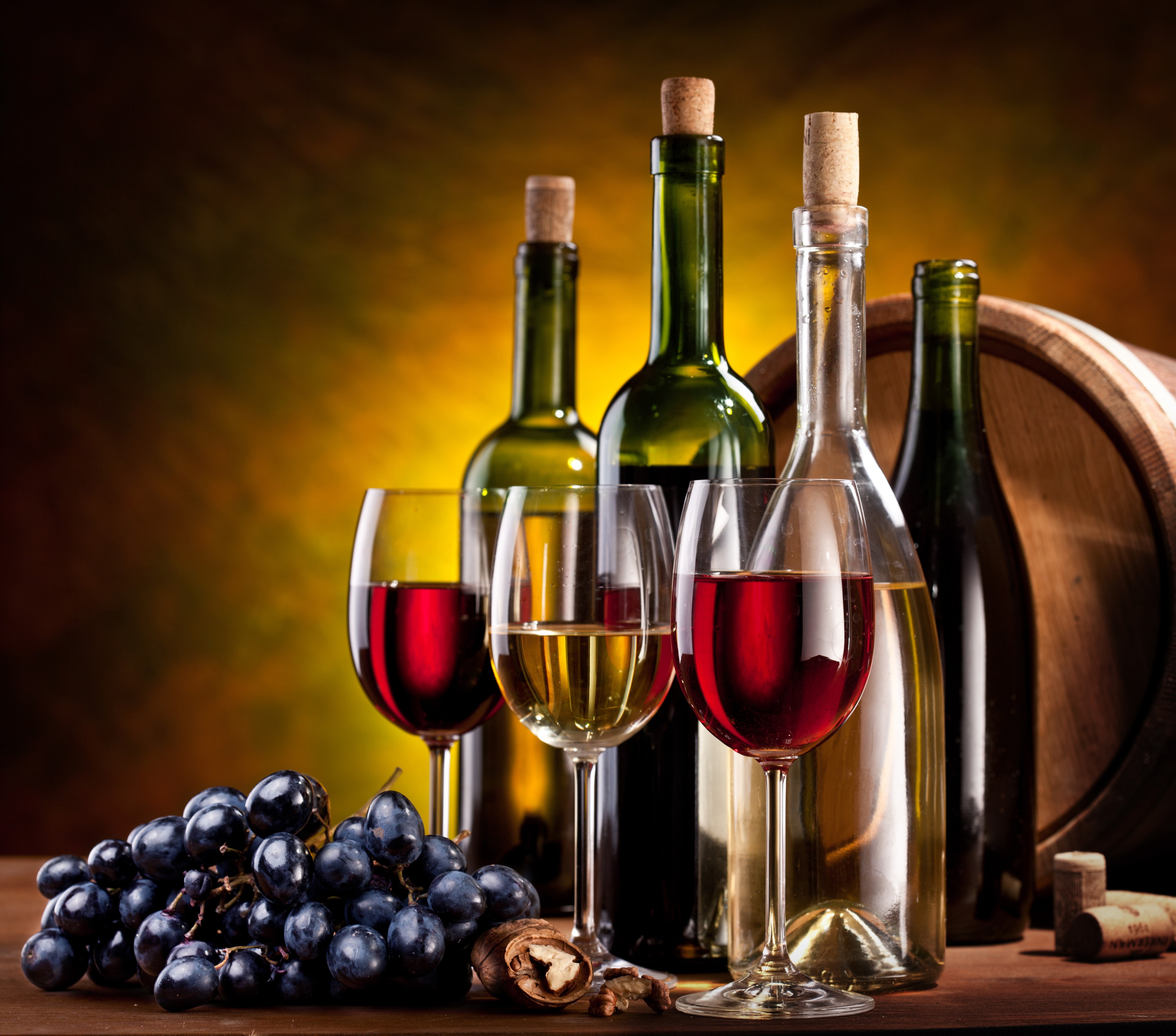 Wine bottles, glasses, grapes, and barrel HD Wallpaper