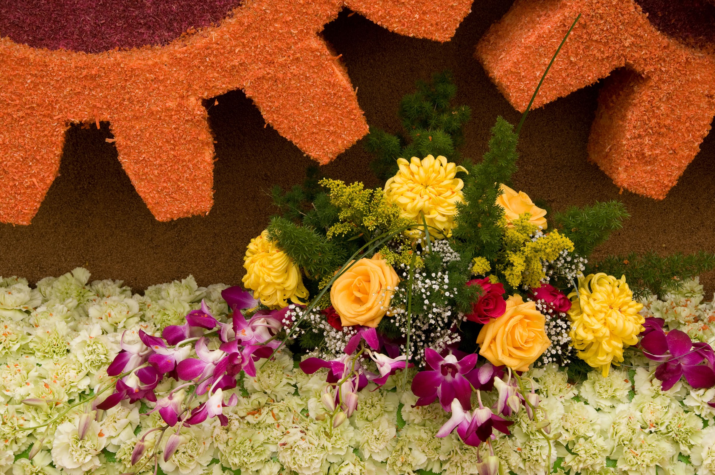 Floral arrangement with roses, orchids, and chrysanthemums HD Wallpaper