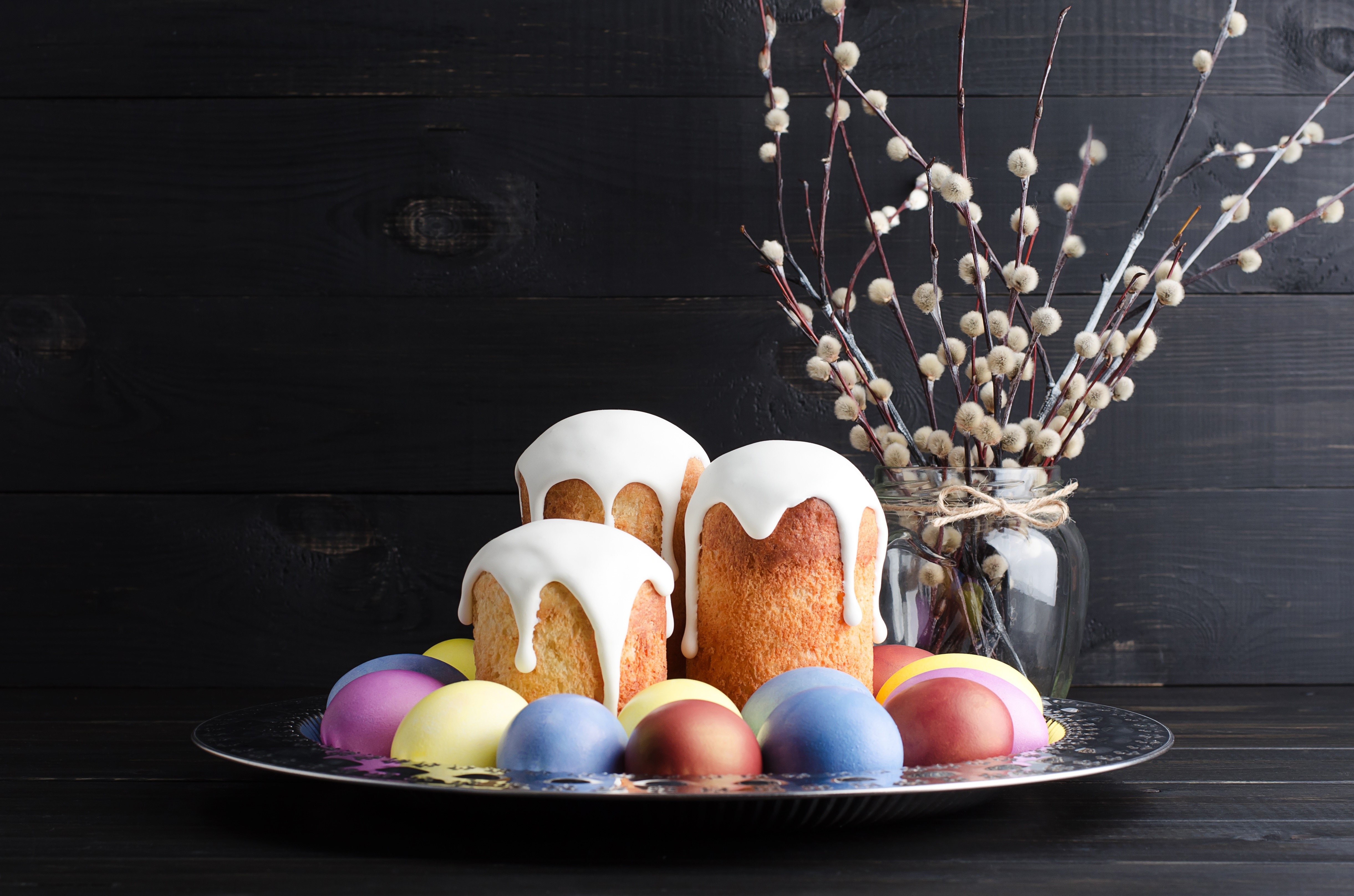 Easter Kulich cakes with icing and eggs HD Wallpaper