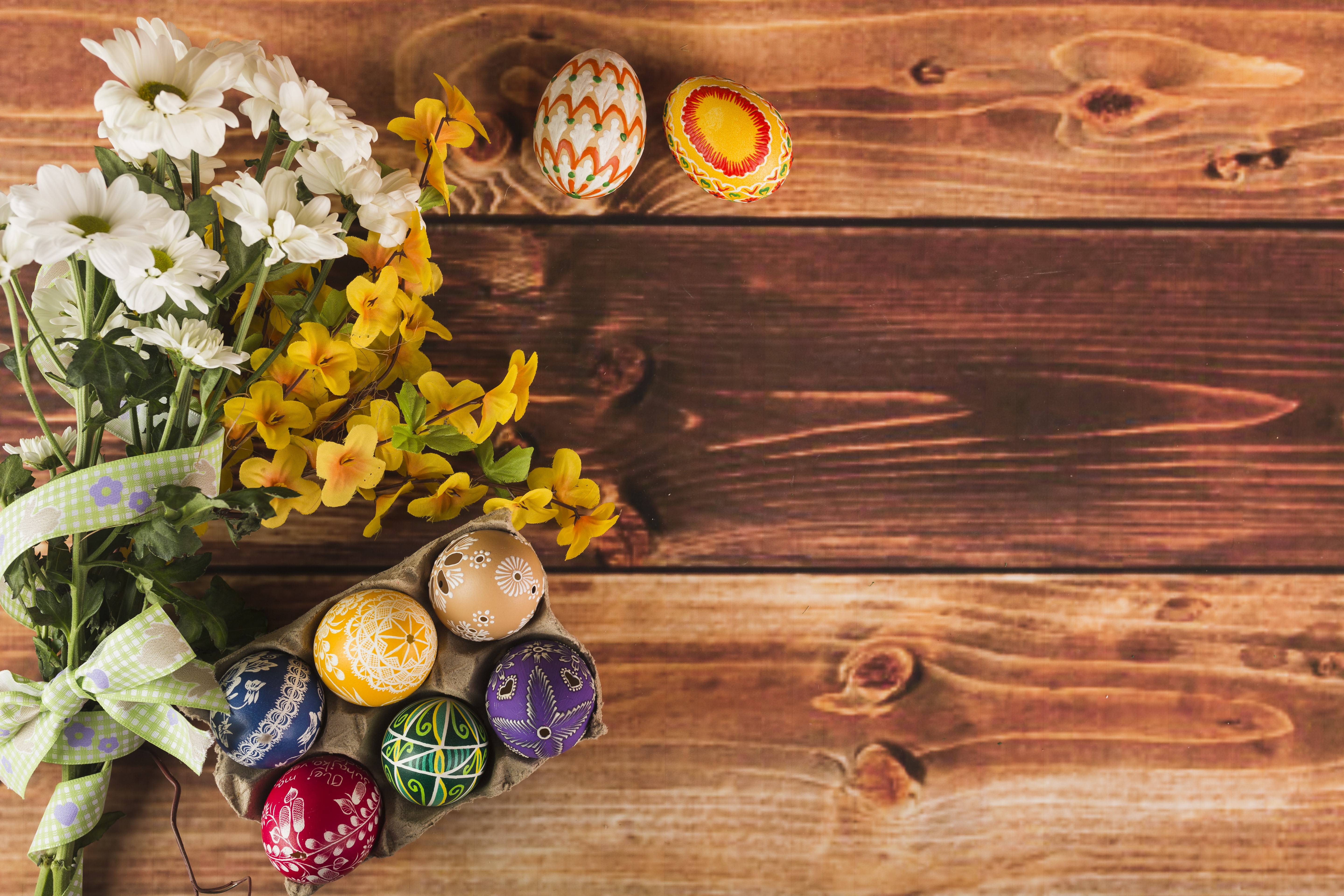Easter Eggs and Chrysanthemum Bouquet on Wood HD Wallpaper