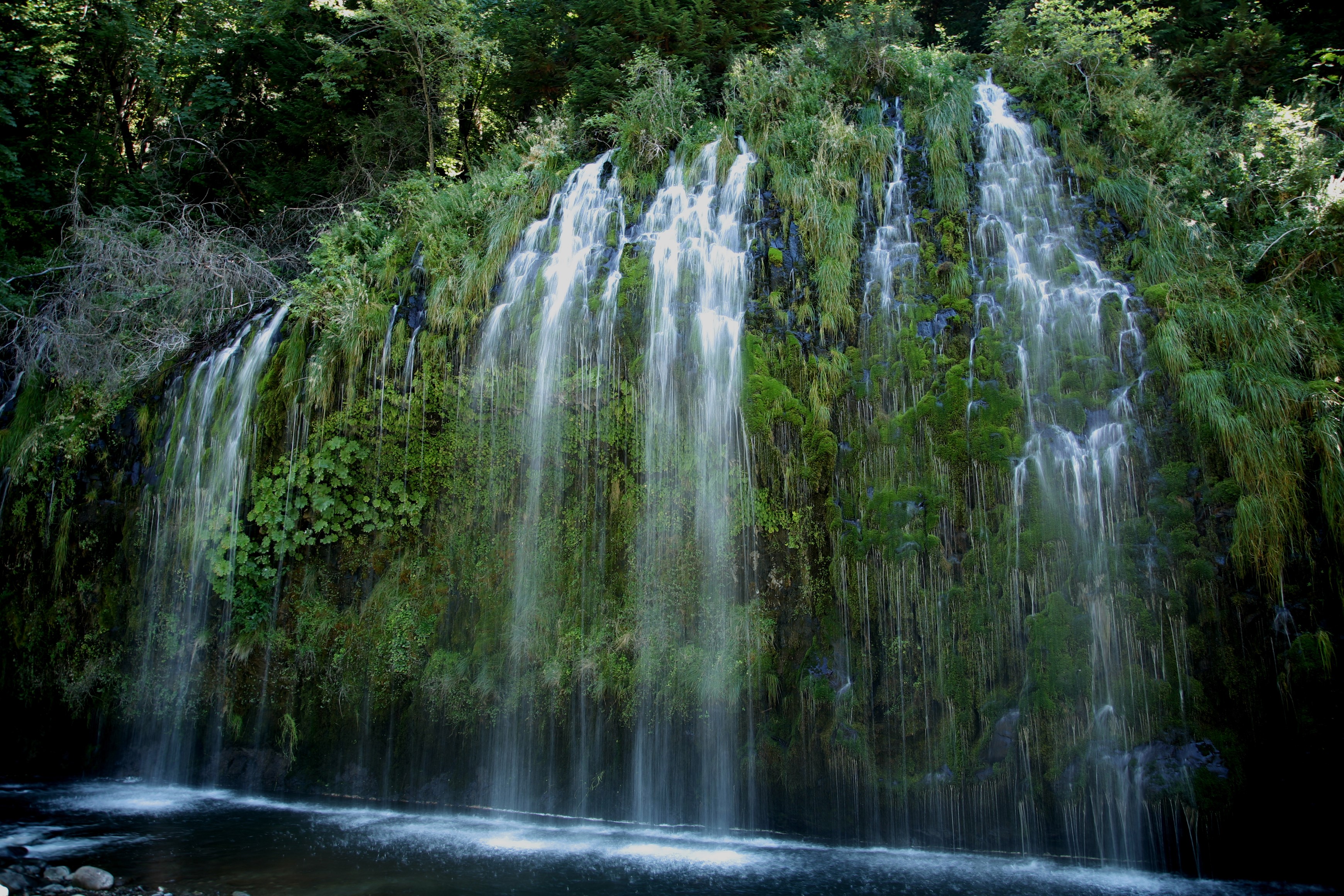 Mossbrae Falls, California HD Wallpaper