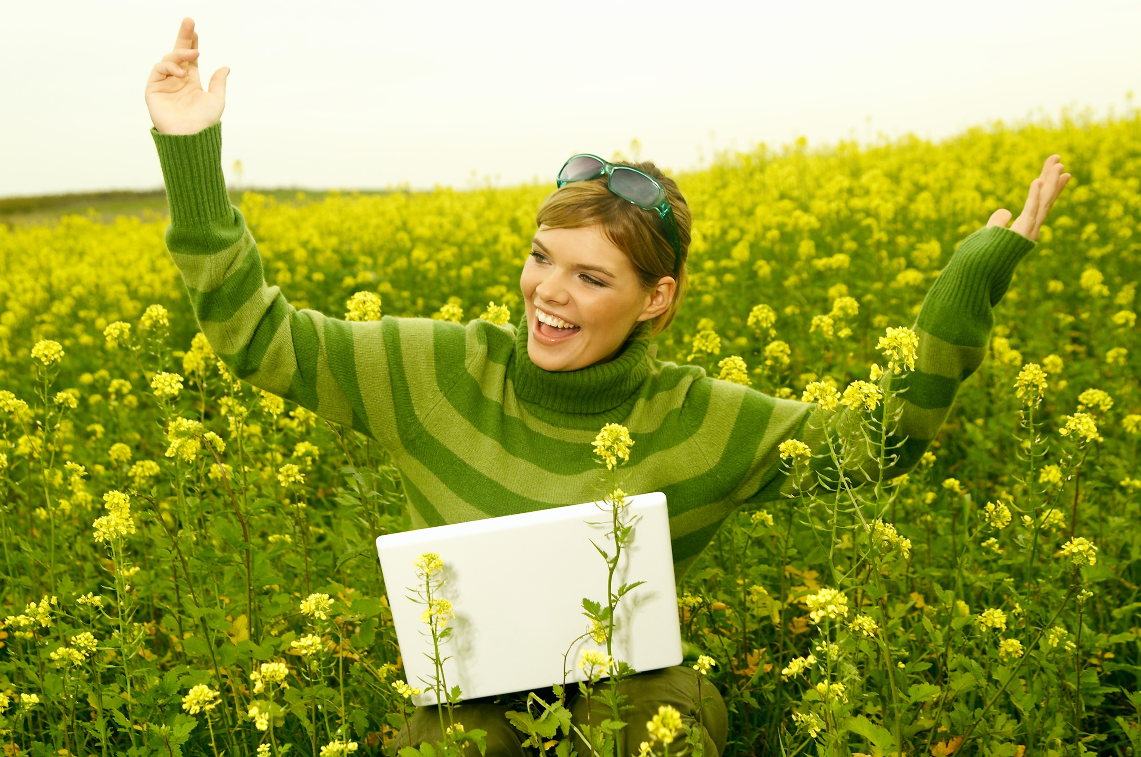 Woman in a field with a laptop HD Wallpaper