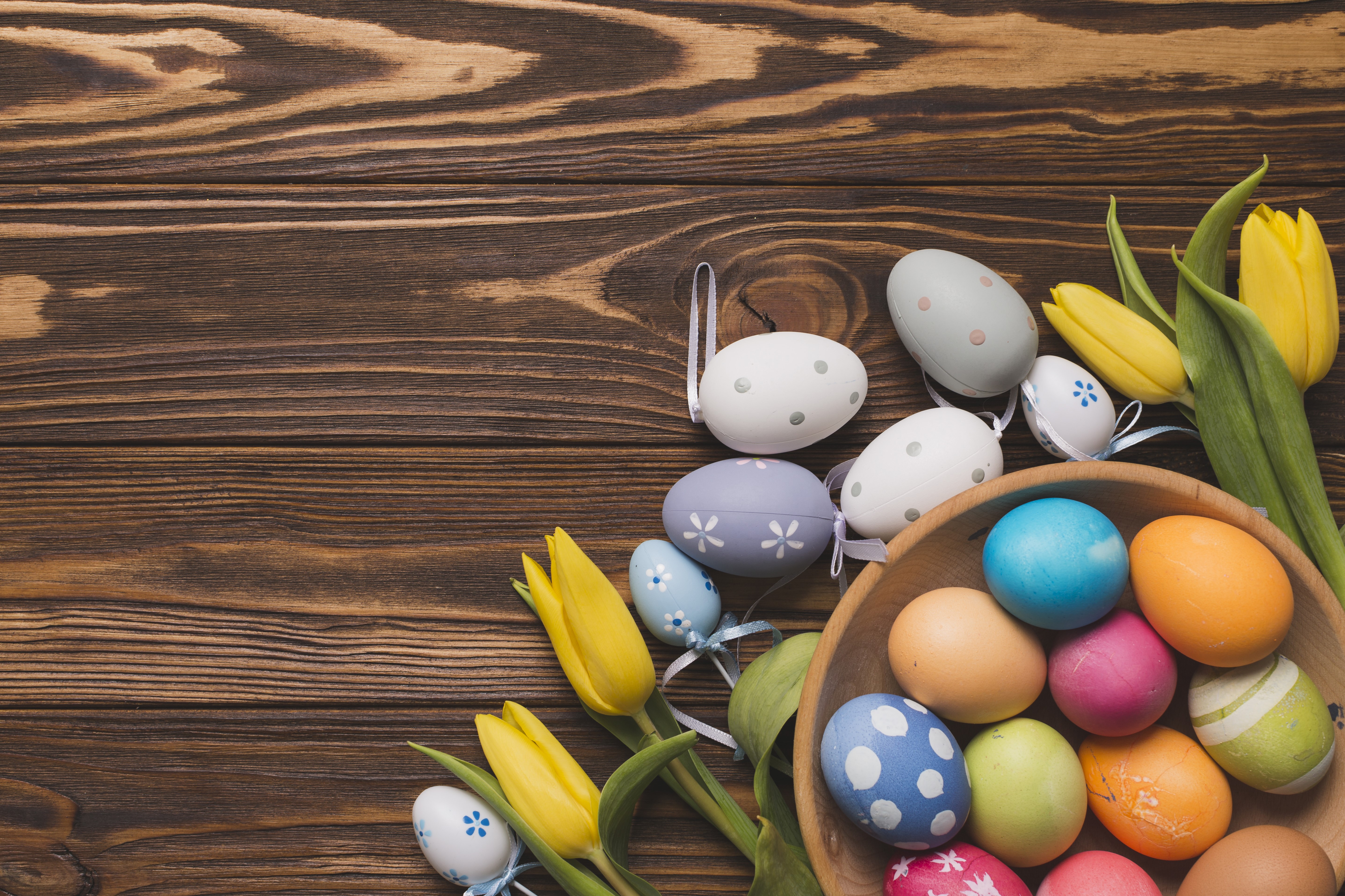 Easter Eggs and Tulips on Wood Planks HD Wallpaper