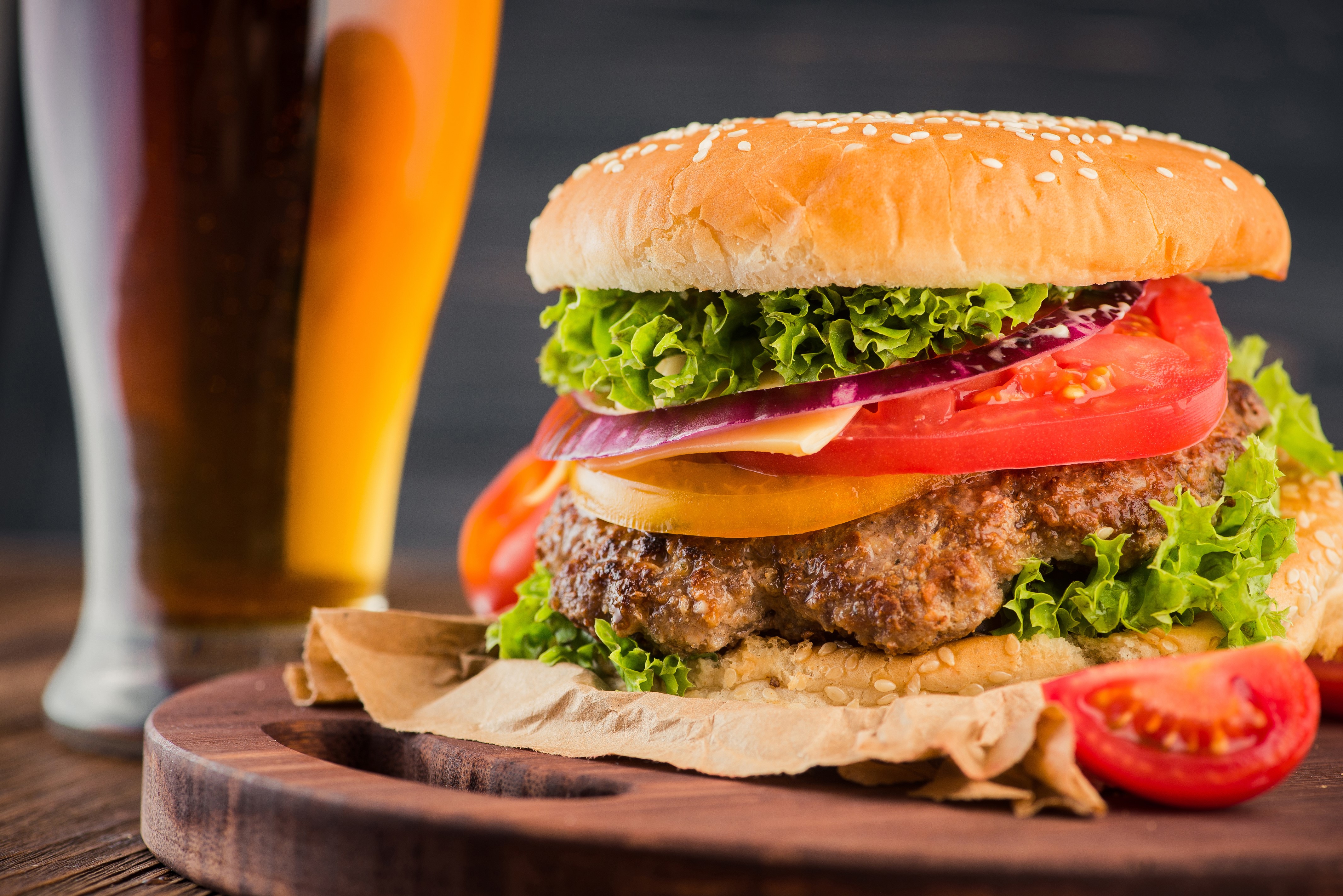 Hamburger with lettuce, tomato, onion, cheese, and beer HD Wallpaper