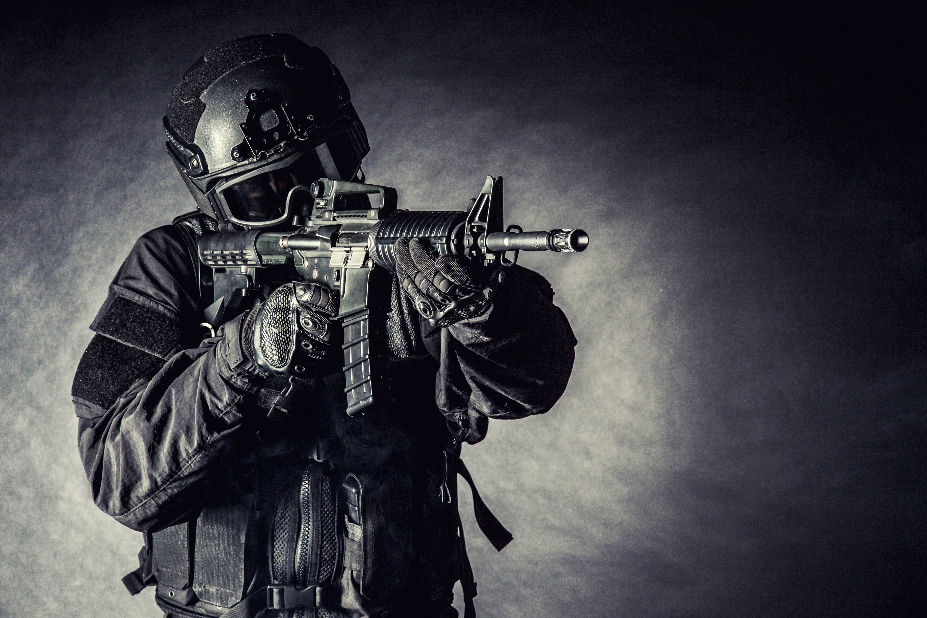 Soldier in tactical gear aiming an assault rifle HD Wallpaper