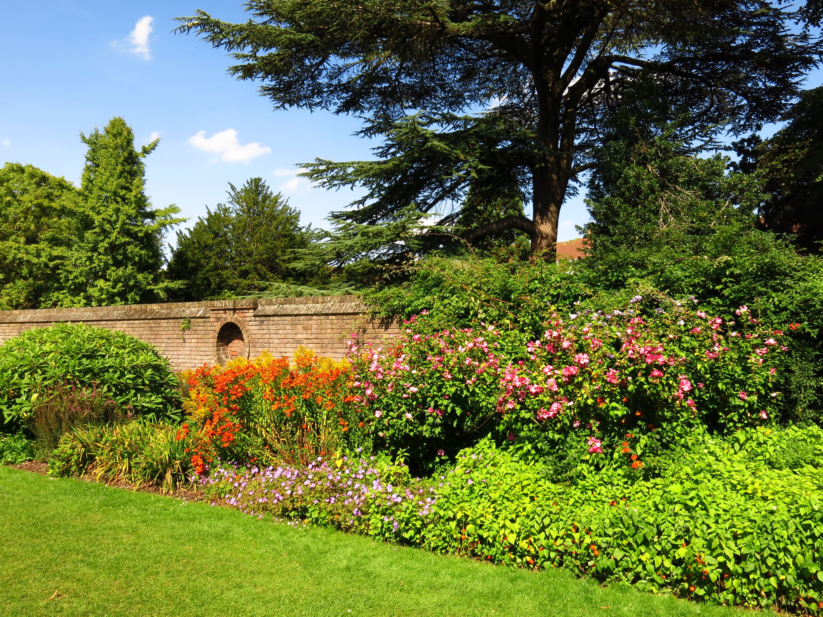 York House Gardens, England HD Wallpaper