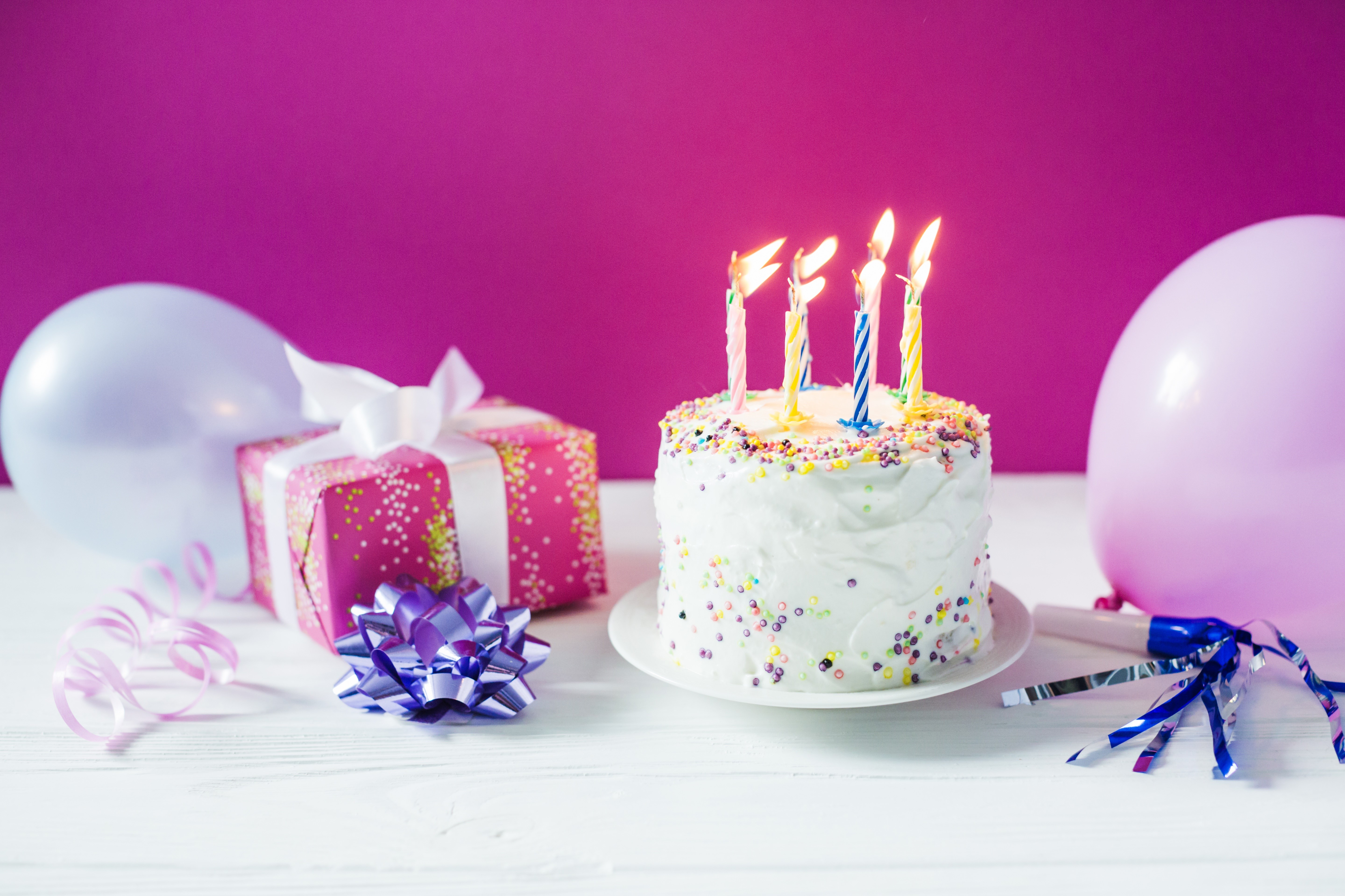Birthday cake with candles and gifts HD Wallpaper
