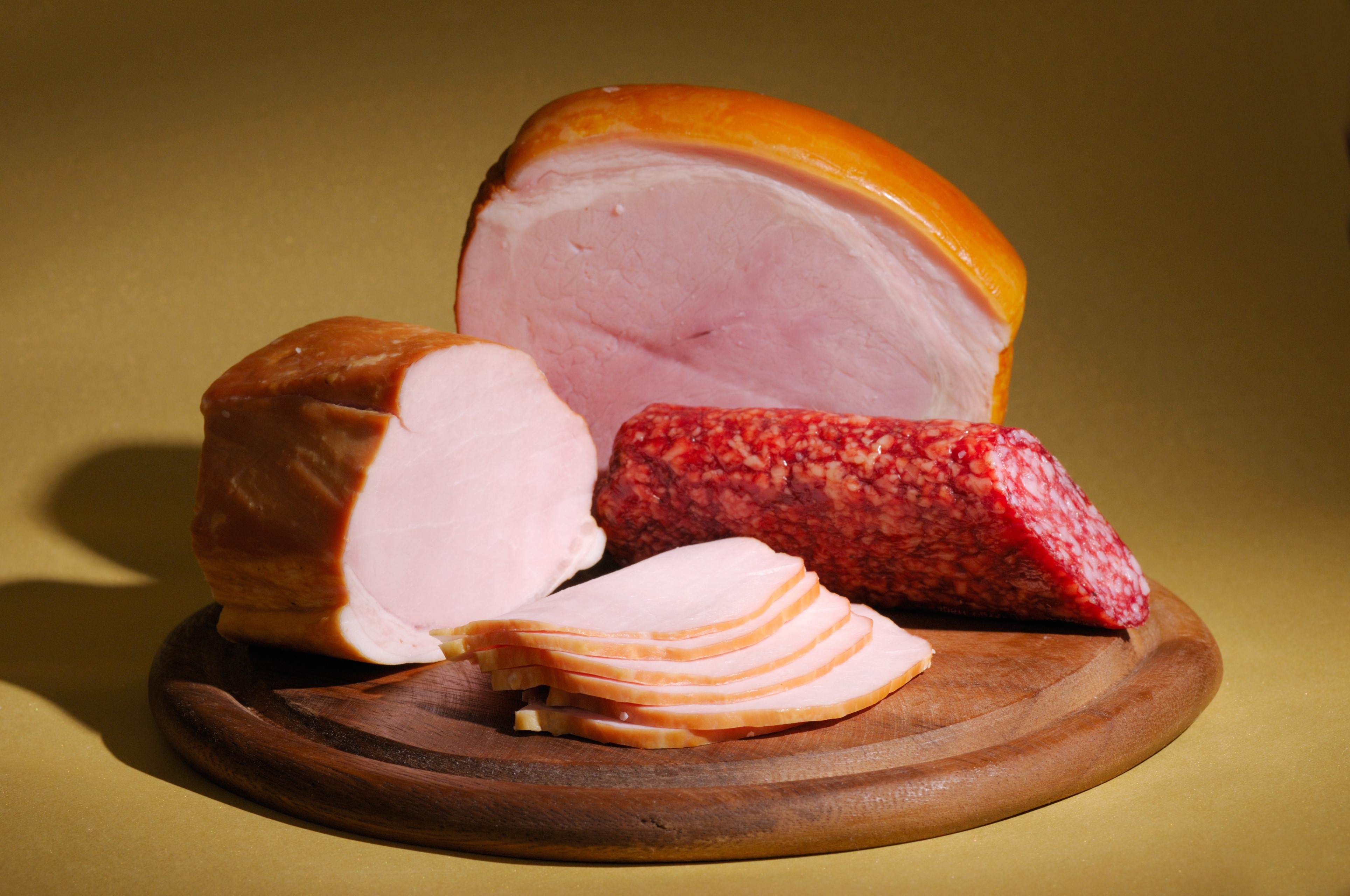 Meat products on a cutting board HD Wallpaper