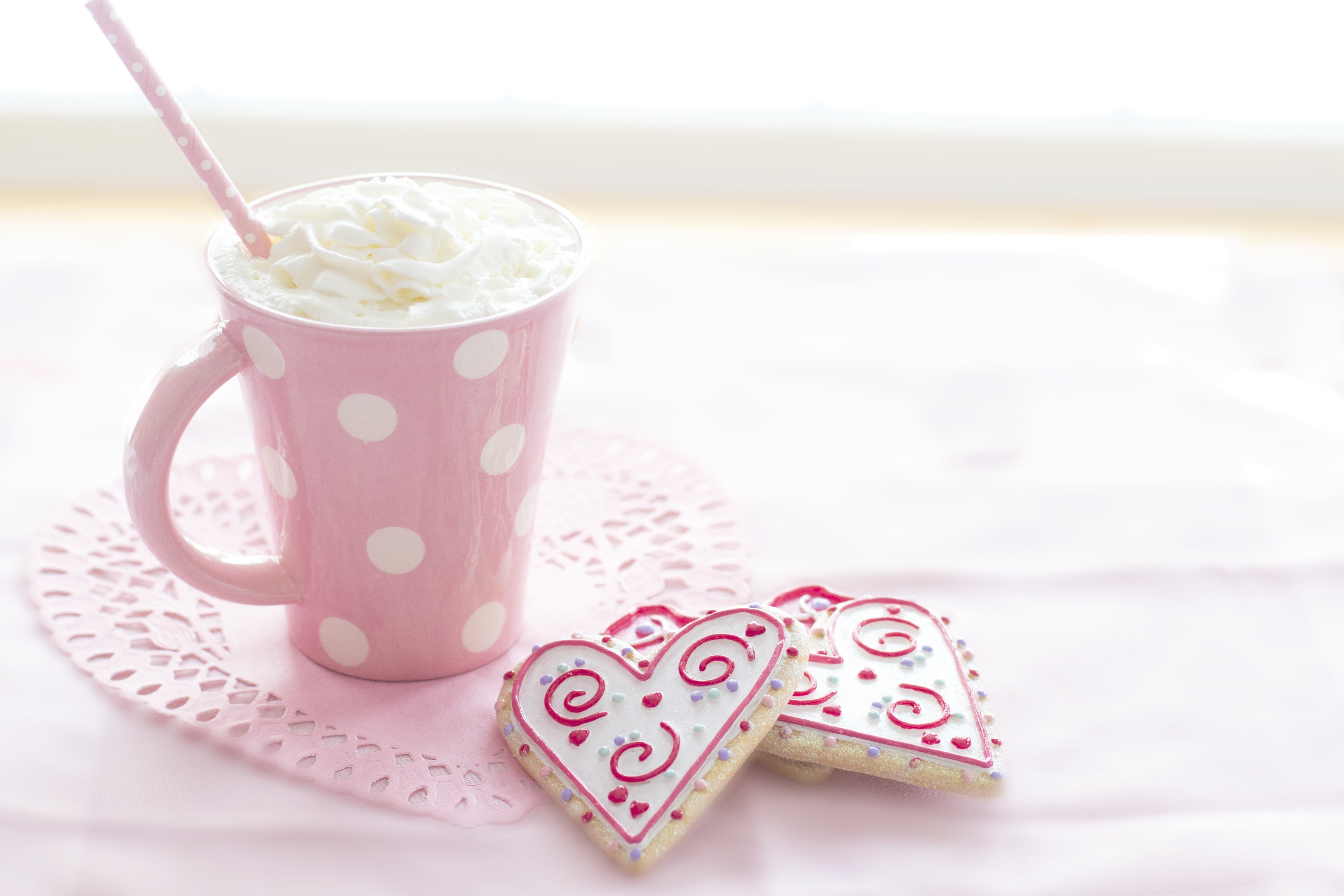 Pink polka dot cup with whipped cream and heart cookies HD Wallpaper