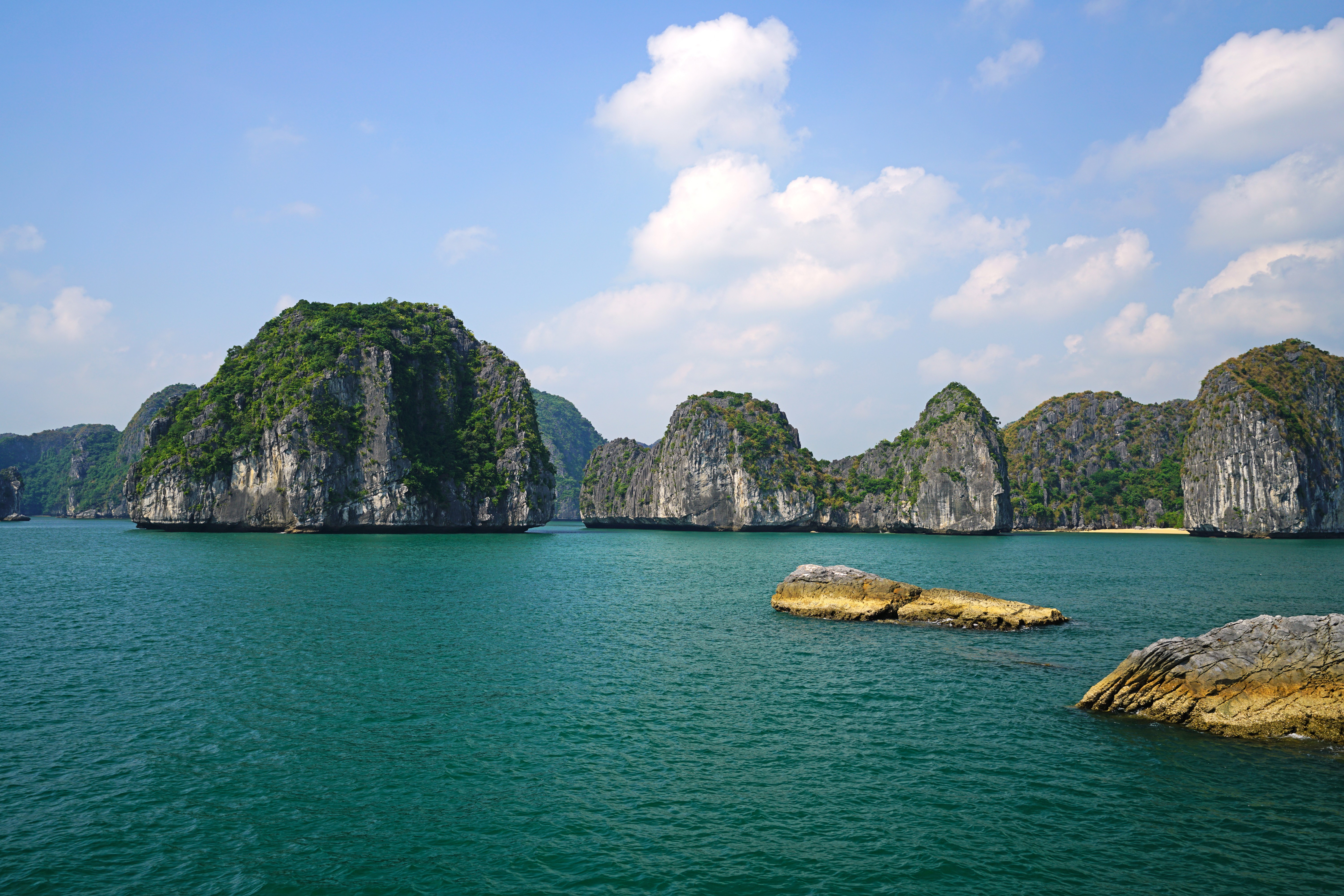 Lan Ha Bay, Vietnam HD Wallpaper