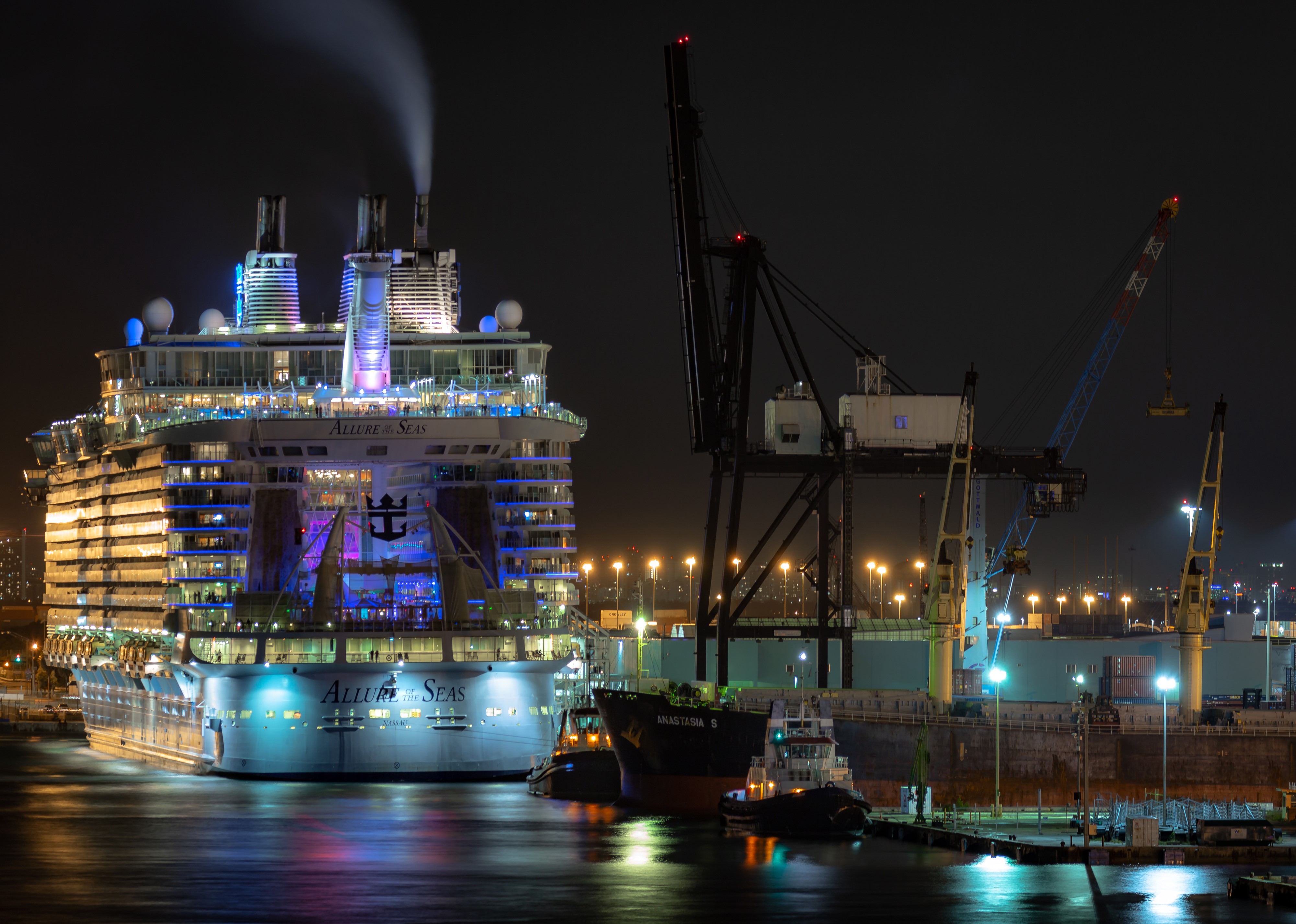 Allure of the Seas cruise ship at night in Fort Lauderdale HD Wallpaper