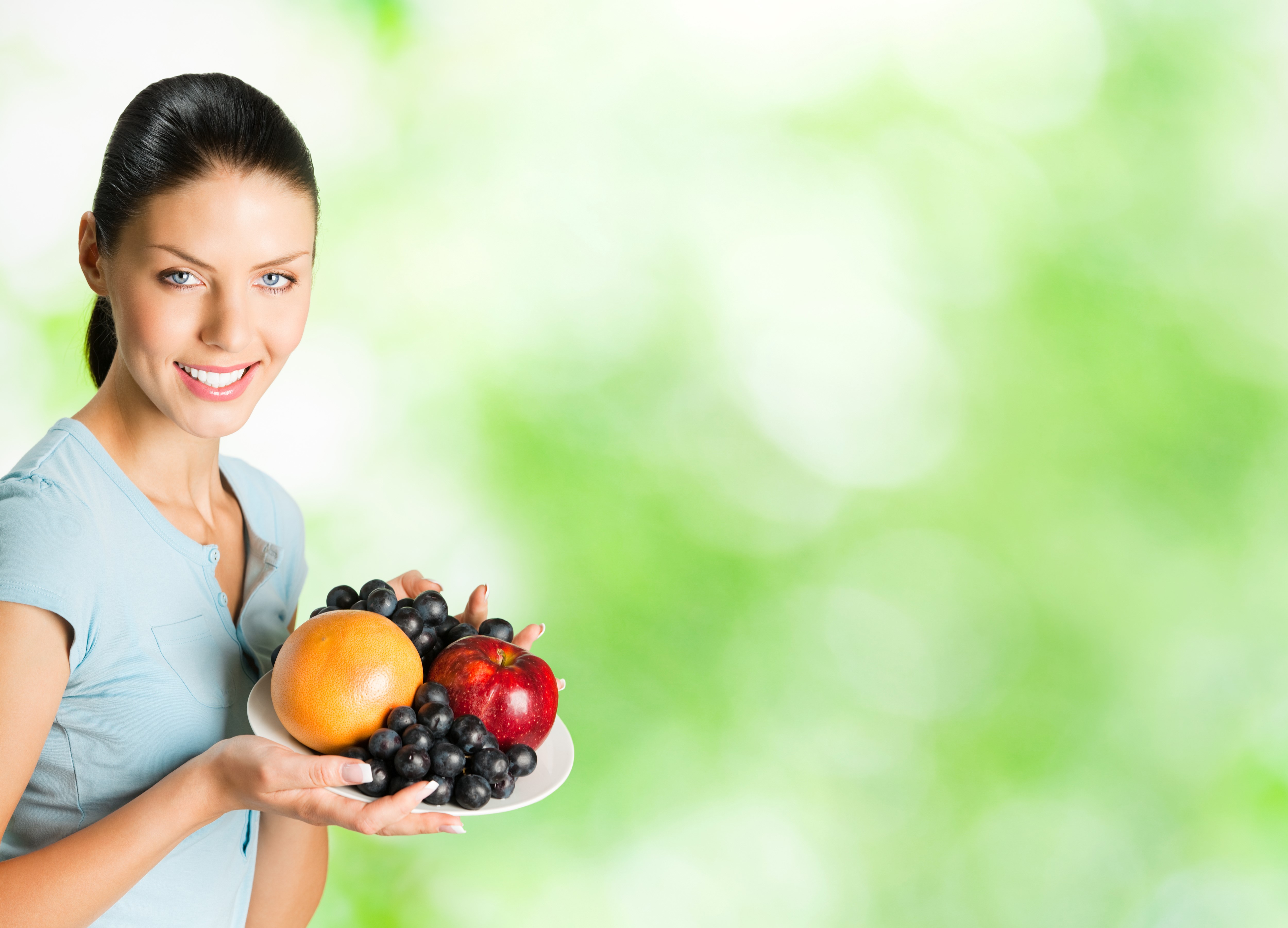 Brunette girl holding a plate of fruit HD Wallpaper