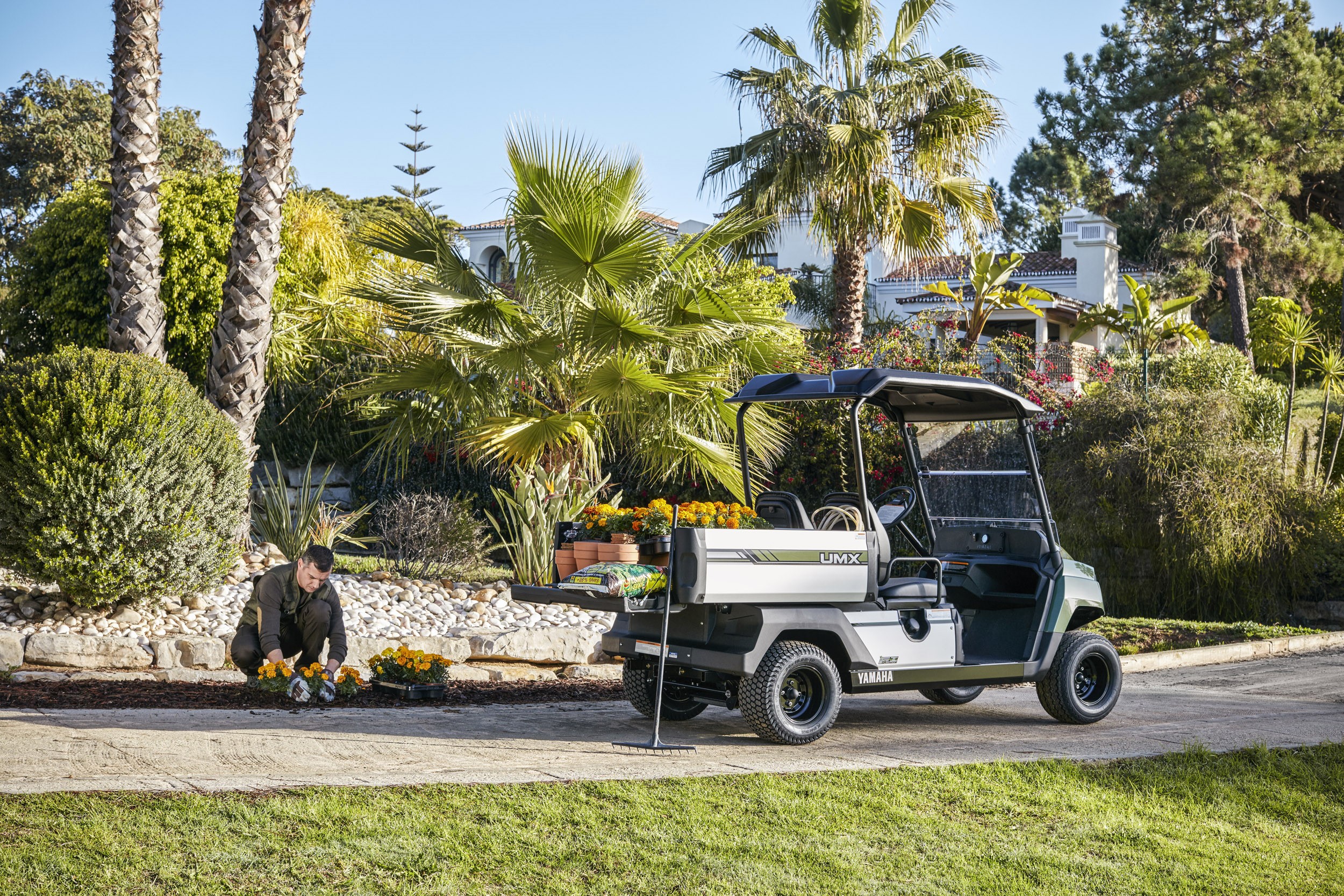 2018-19 Yamaha UMX UTV in a garden HD Wallpaper