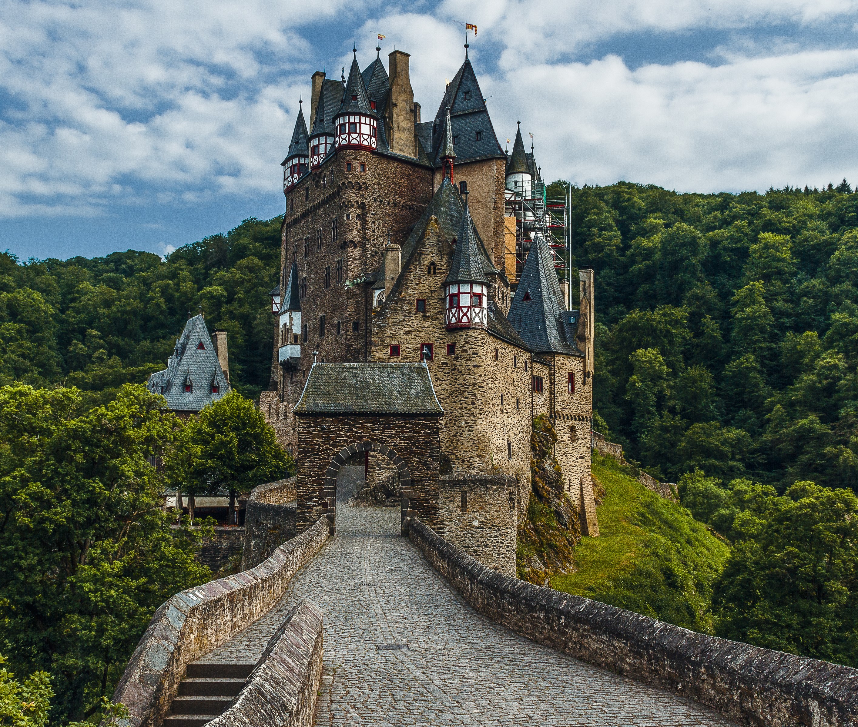 Eltz Castle in Germany surrounded by forests HD Wallpaper