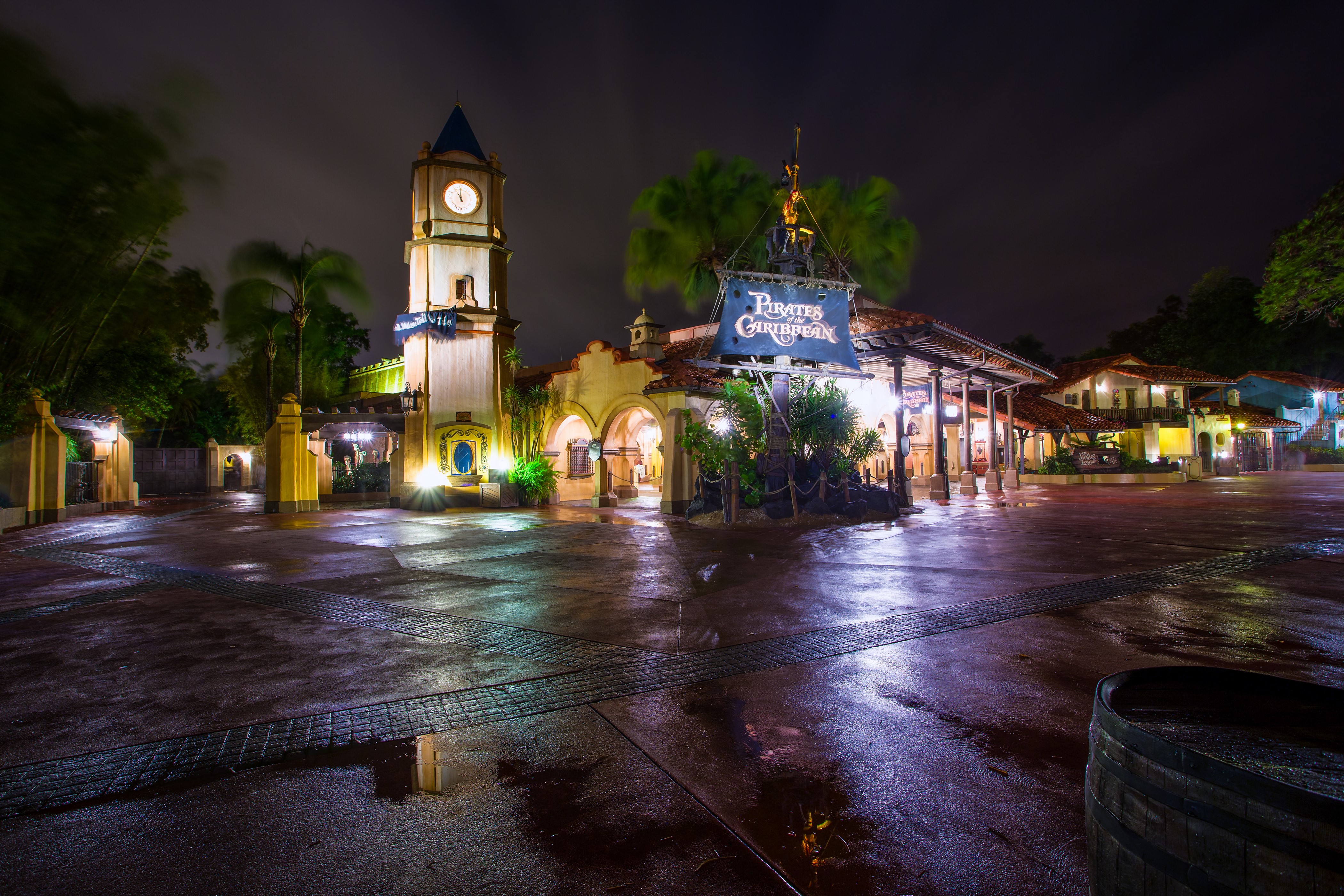 Pirates of the Caribbean attraction at night HD Wallpaper