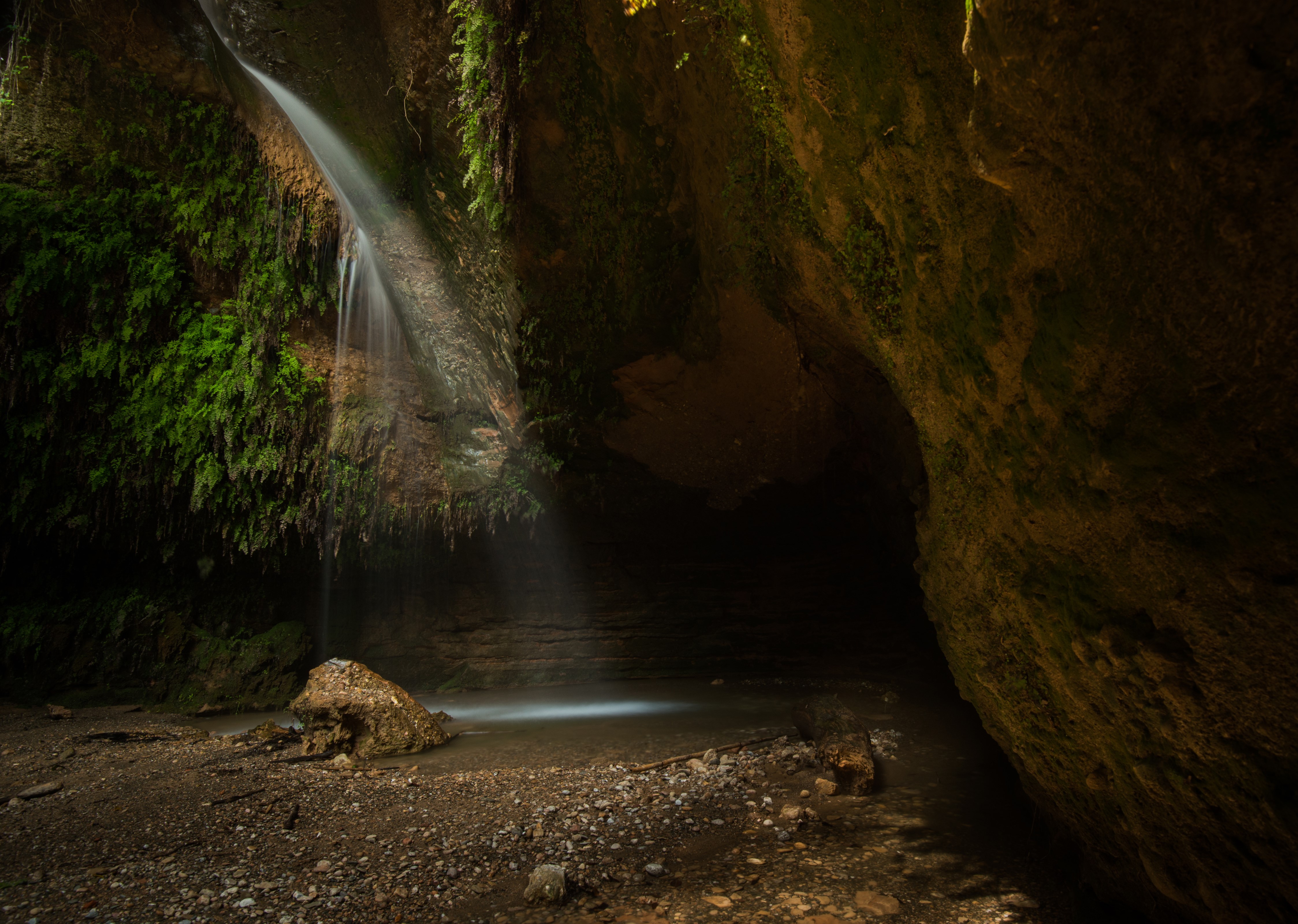 Cave with waterfall and moss in Salt Del Cargol, Spain HD Wallpaper