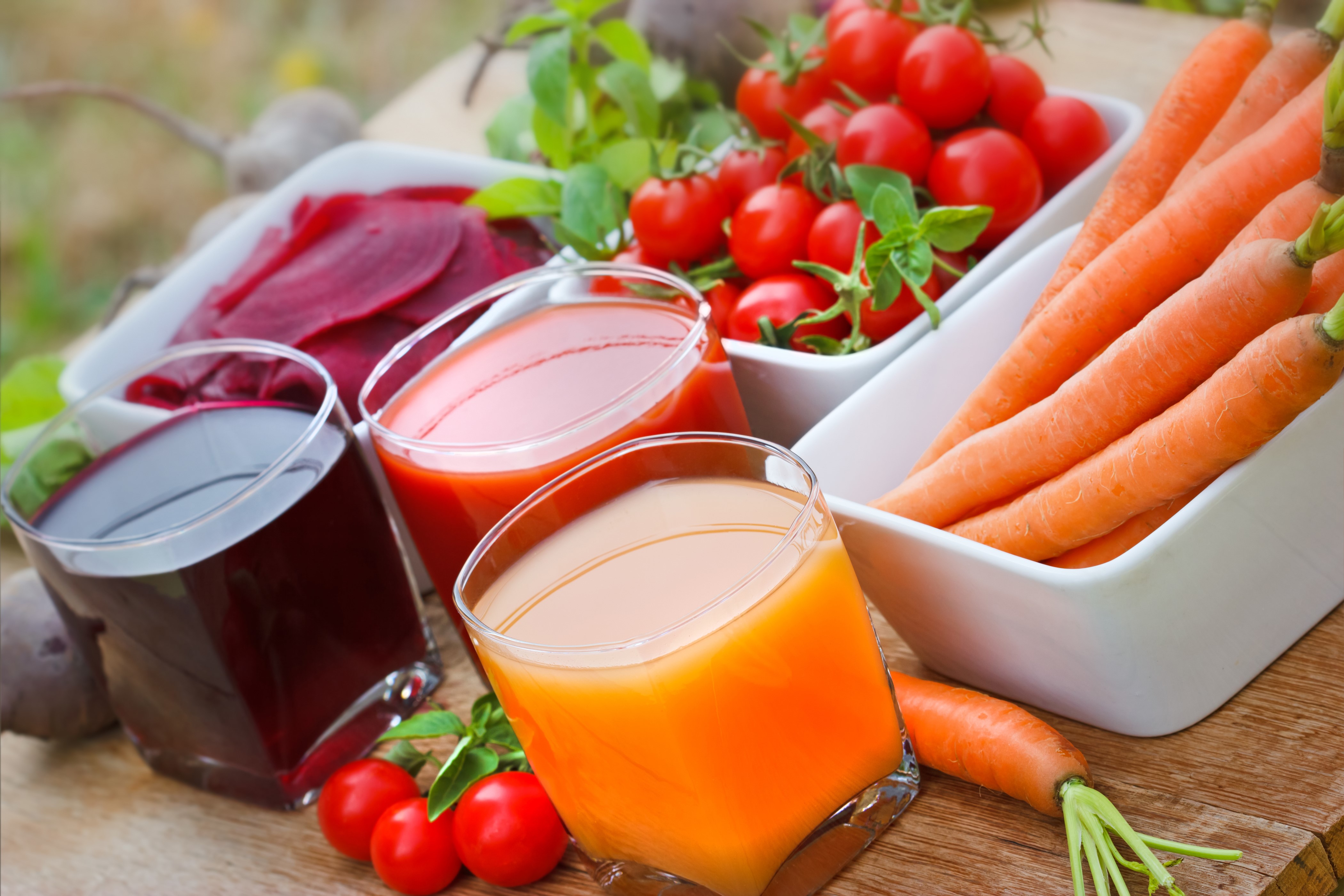 Juice with Tomatoes, Carrots, and Beets HD Wallpaper