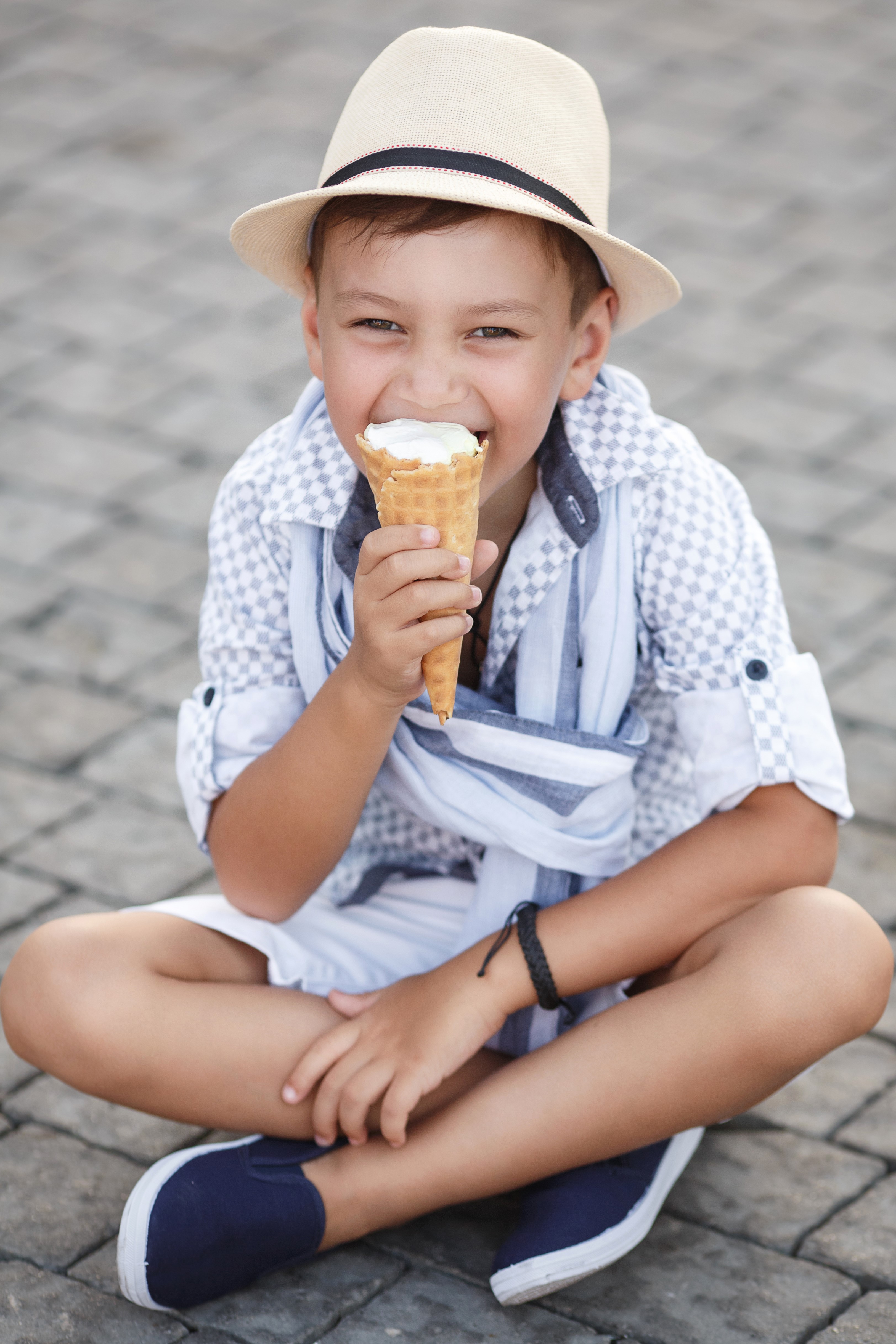 Boy in a hat eating ice cream HD Phone Wallpaper